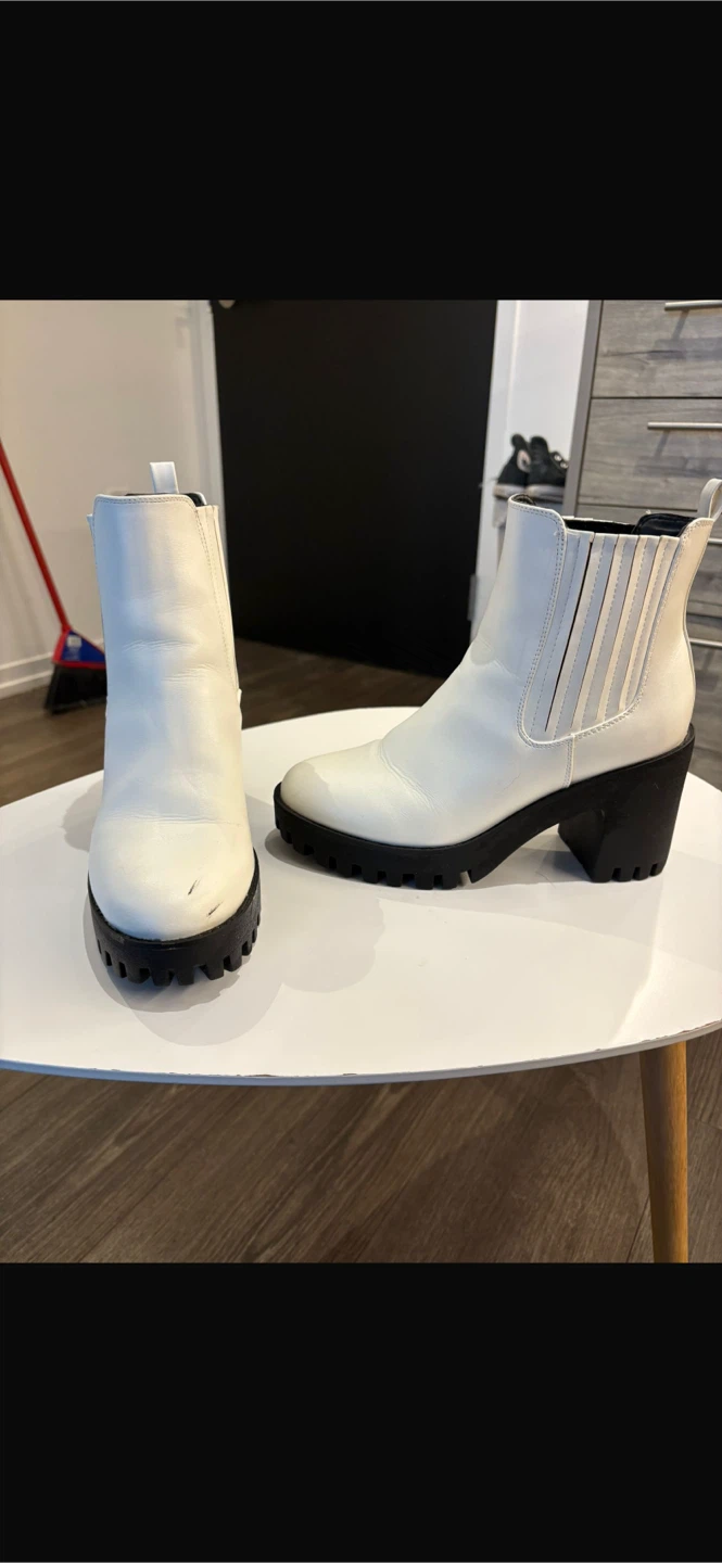 White Madden Girl Boots US 9