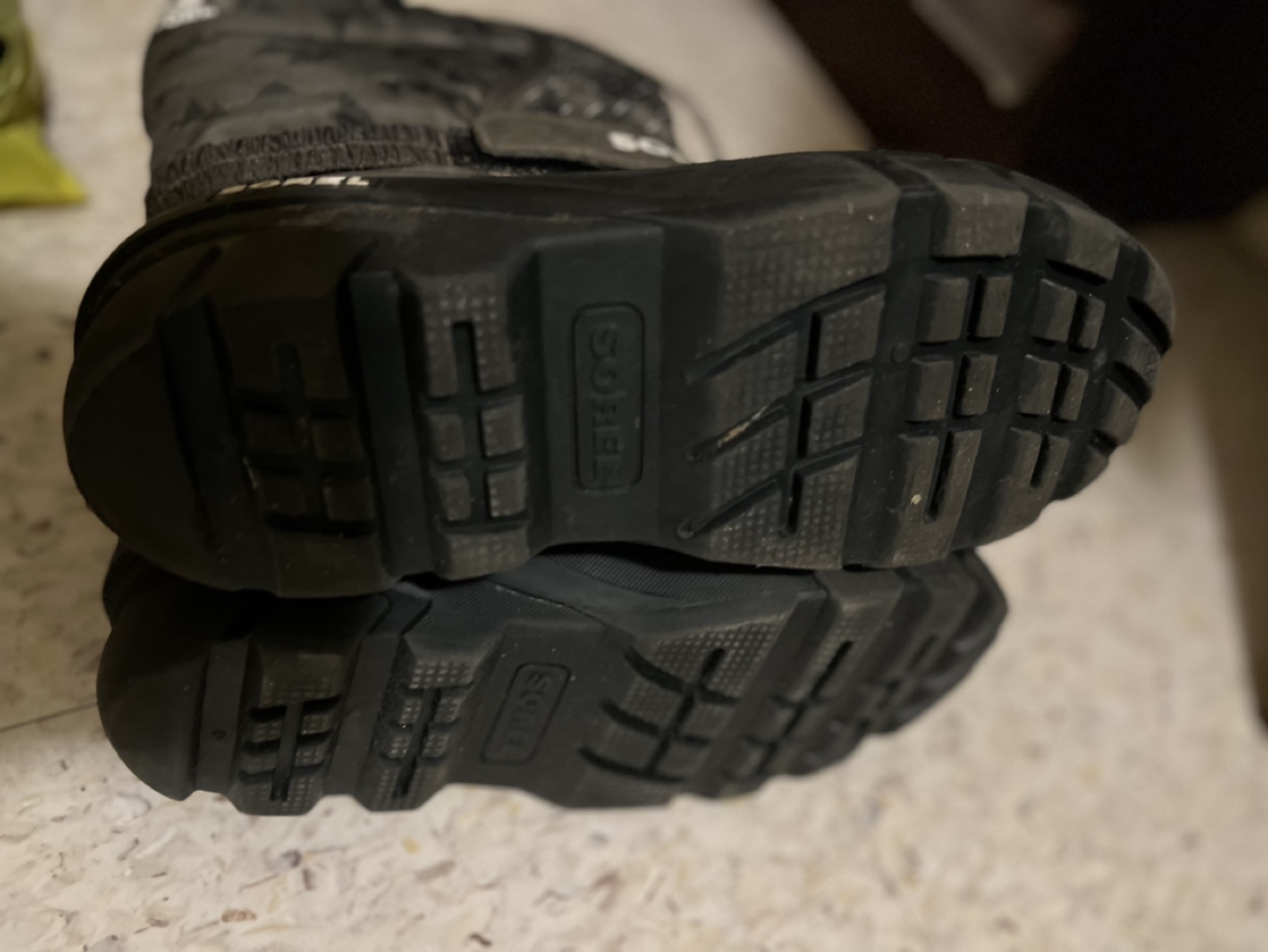 Sorel Youth Snow Boots - Black/Grey - size 6 - photo 4