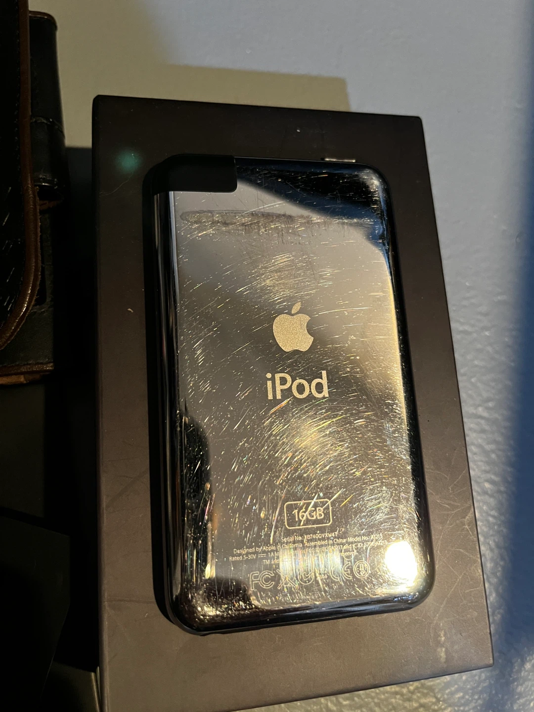 Apple iPod Touch 4th Generation 16GB - Black - photo 2