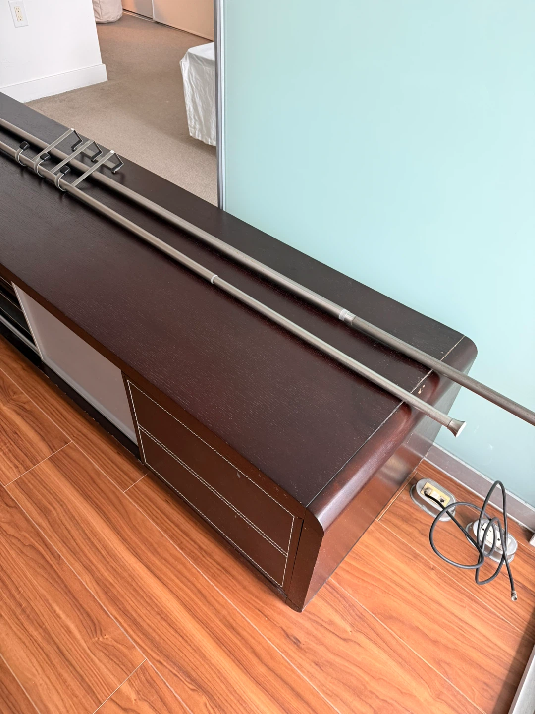 Hudson’s Bay Media Unit solid wood - Dark Walnut - photo 4