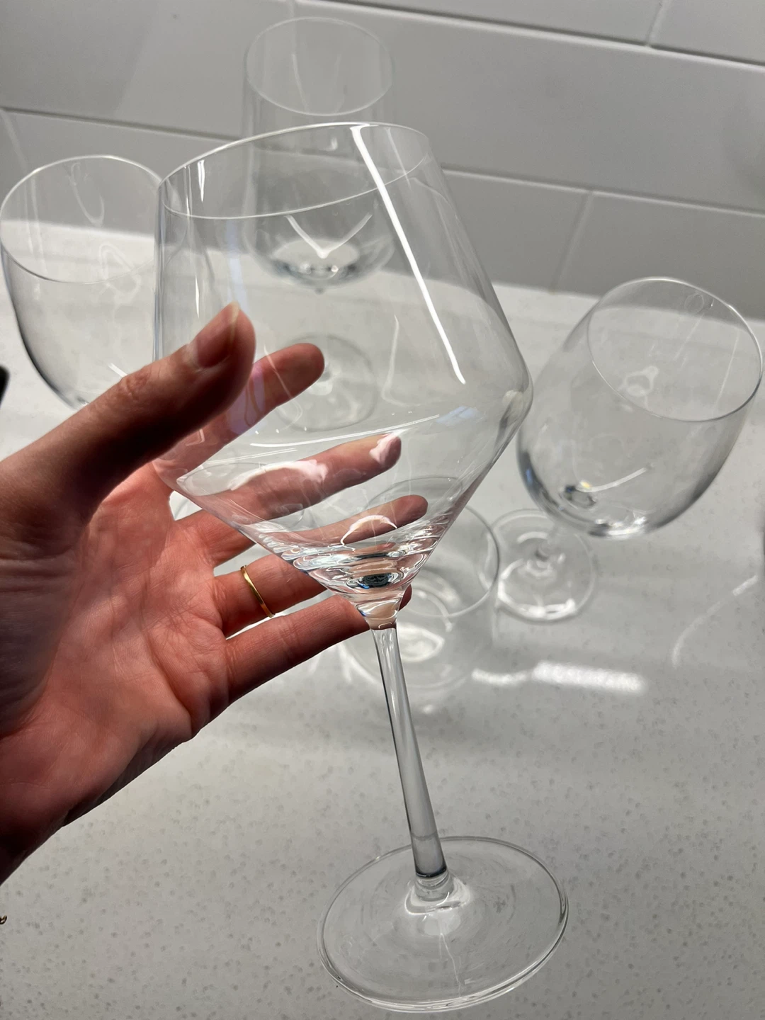 MOVING SALE! Set of 6 Wine Glasses - photo 4