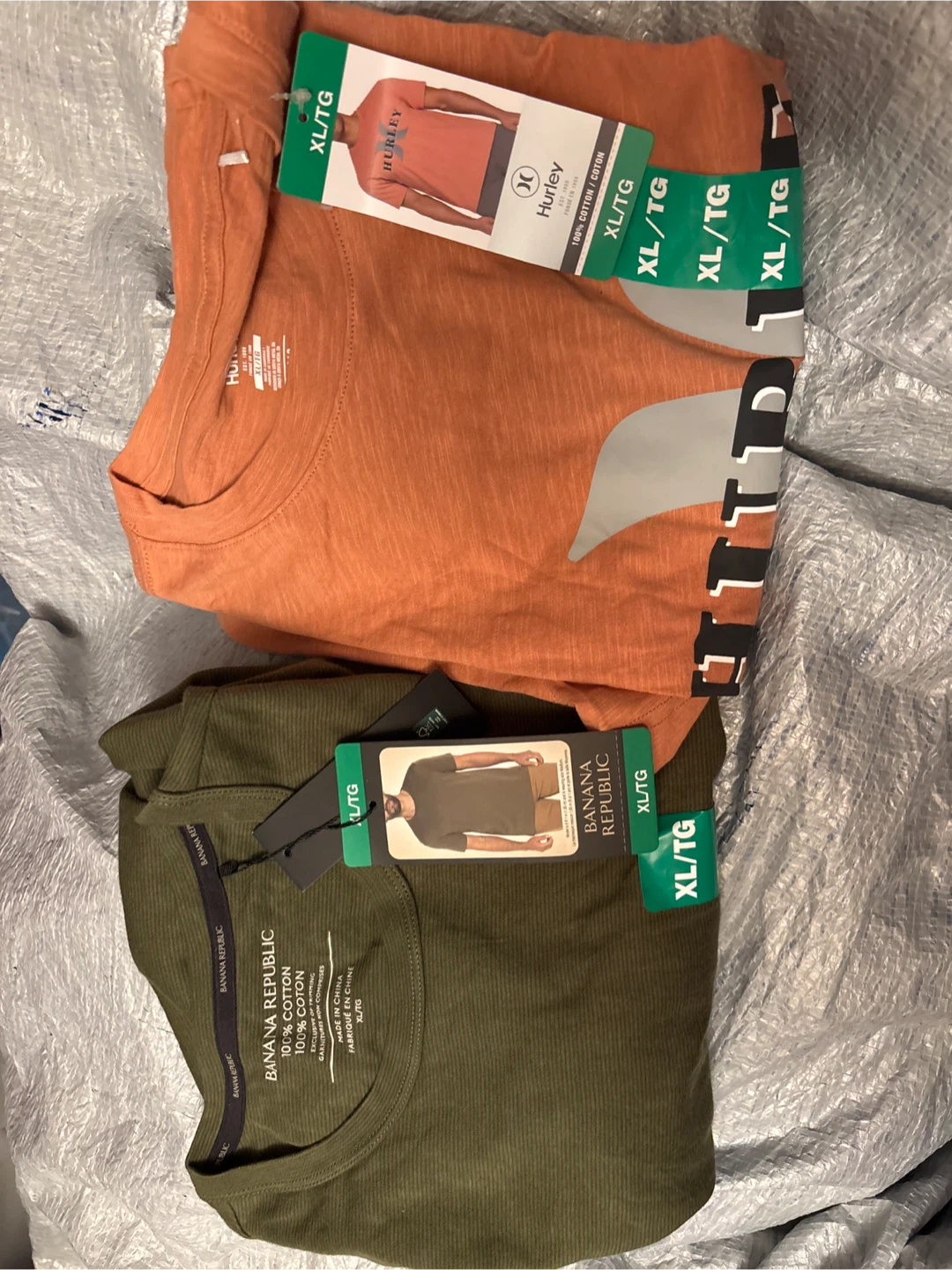 2pc Banana Republic & Hurley T-Shirts XL/TG (2 Pack)