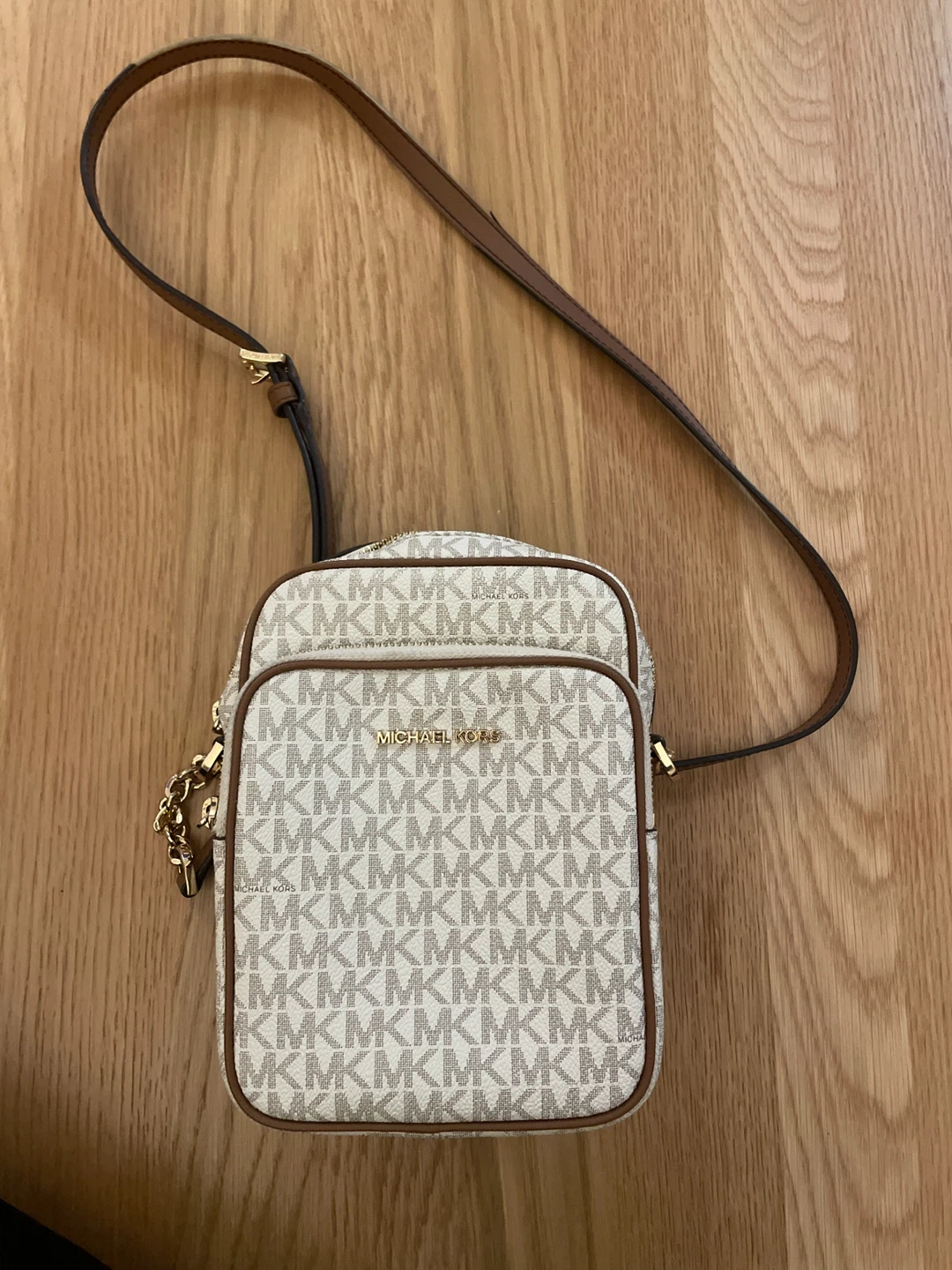 Michael Kors Jet Set Camera Bag - White/Brown