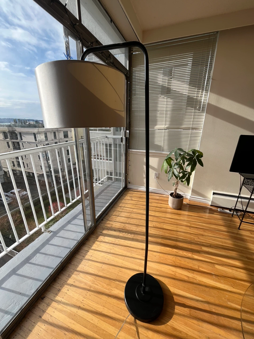 Black Arc Floor Lamp with Beige Drum Shade - photo 3