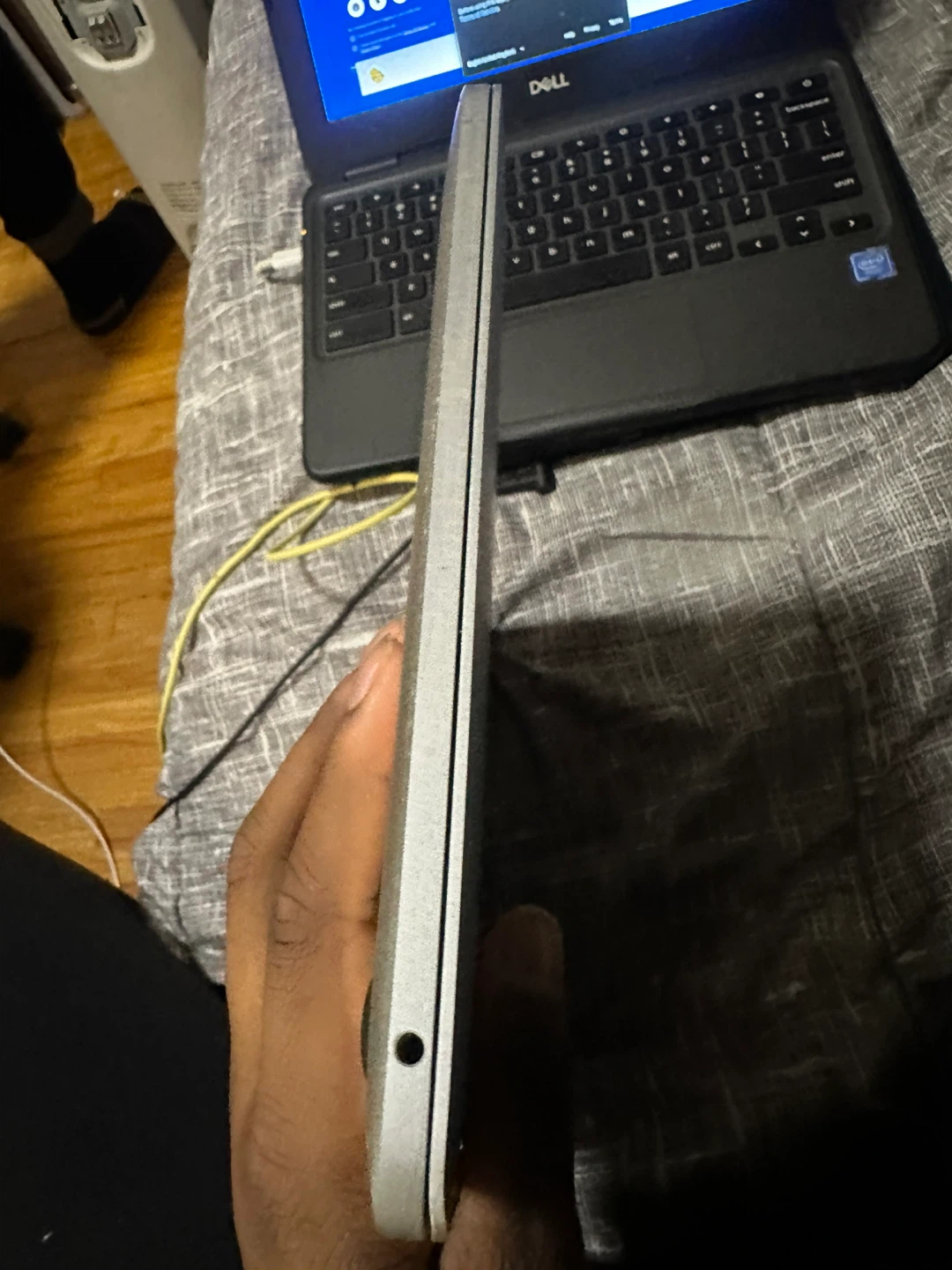 Apple MacBook Pro Laptop - photo 2