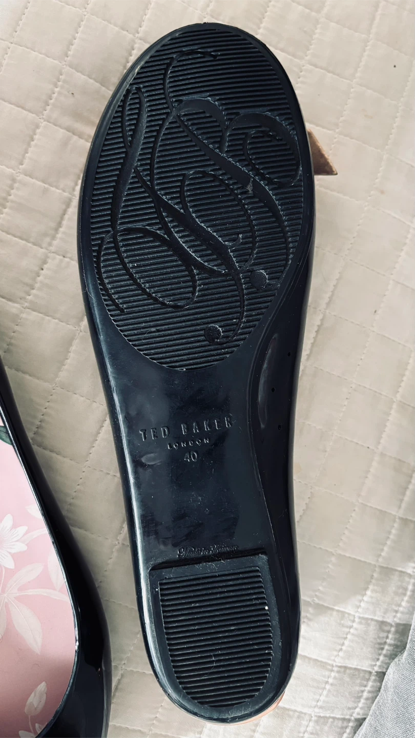 Ted Baker London Black Jelly Flats with Rose Gold Bows - Size 40 - photo 4