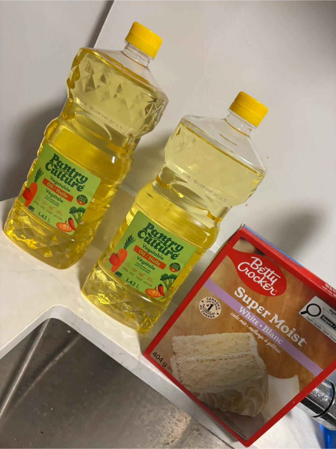 Pantry Vegetable Oil & Betty Crocker Cake Mix Bundle