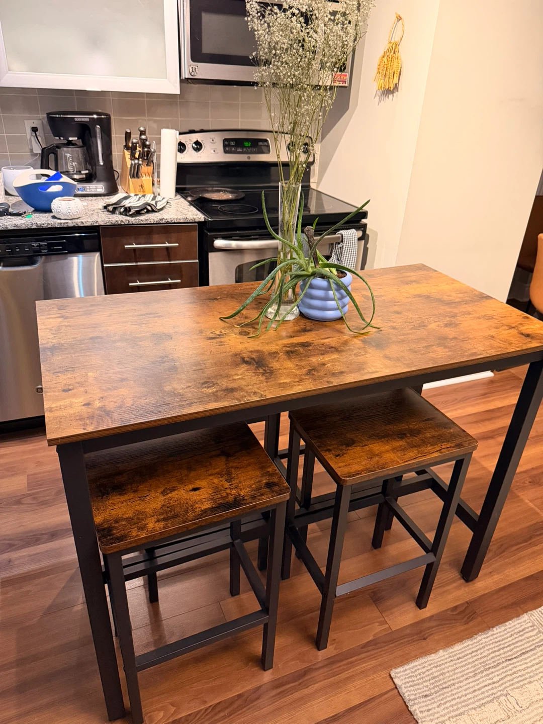 Rustic Style Kitchen Table and 4 Stools