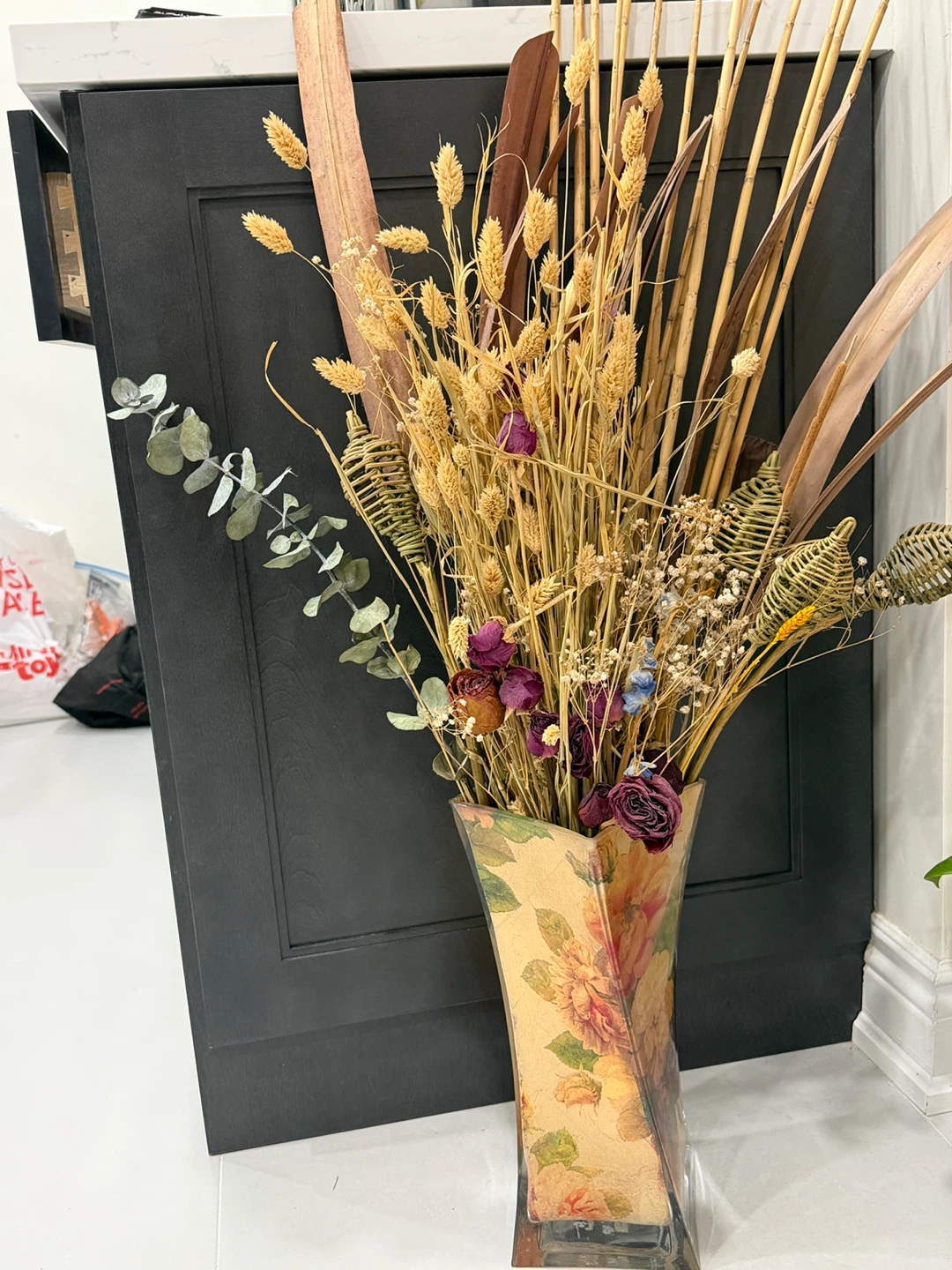 Beautiful Vintage Floral Vase (Dried Flowers  included)