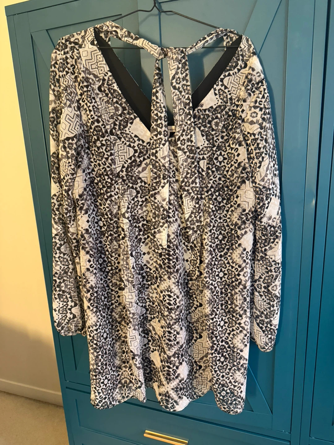 BCBG Generation Women's Long Sleeve Printed V-Neck Dress - photo 2