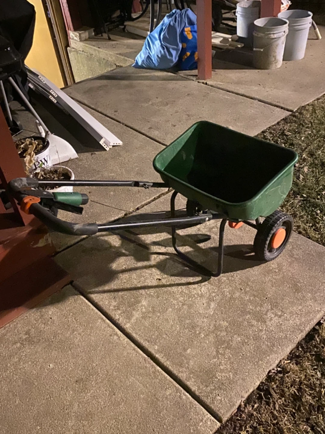 Scotts SpeedyGreen 3000 Spreader - photo 2