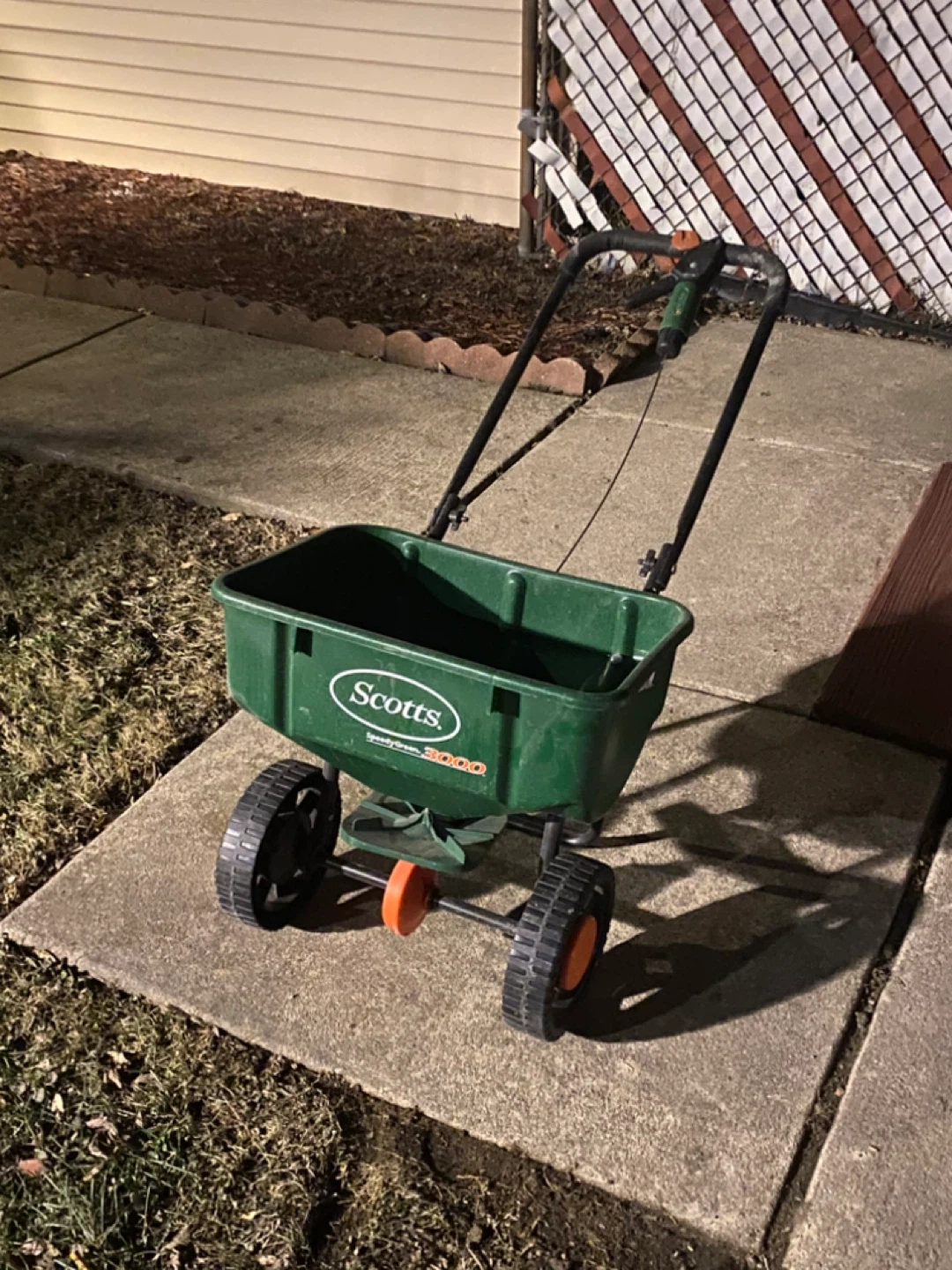 Scotts SpeedyGreen 3000 Spreader