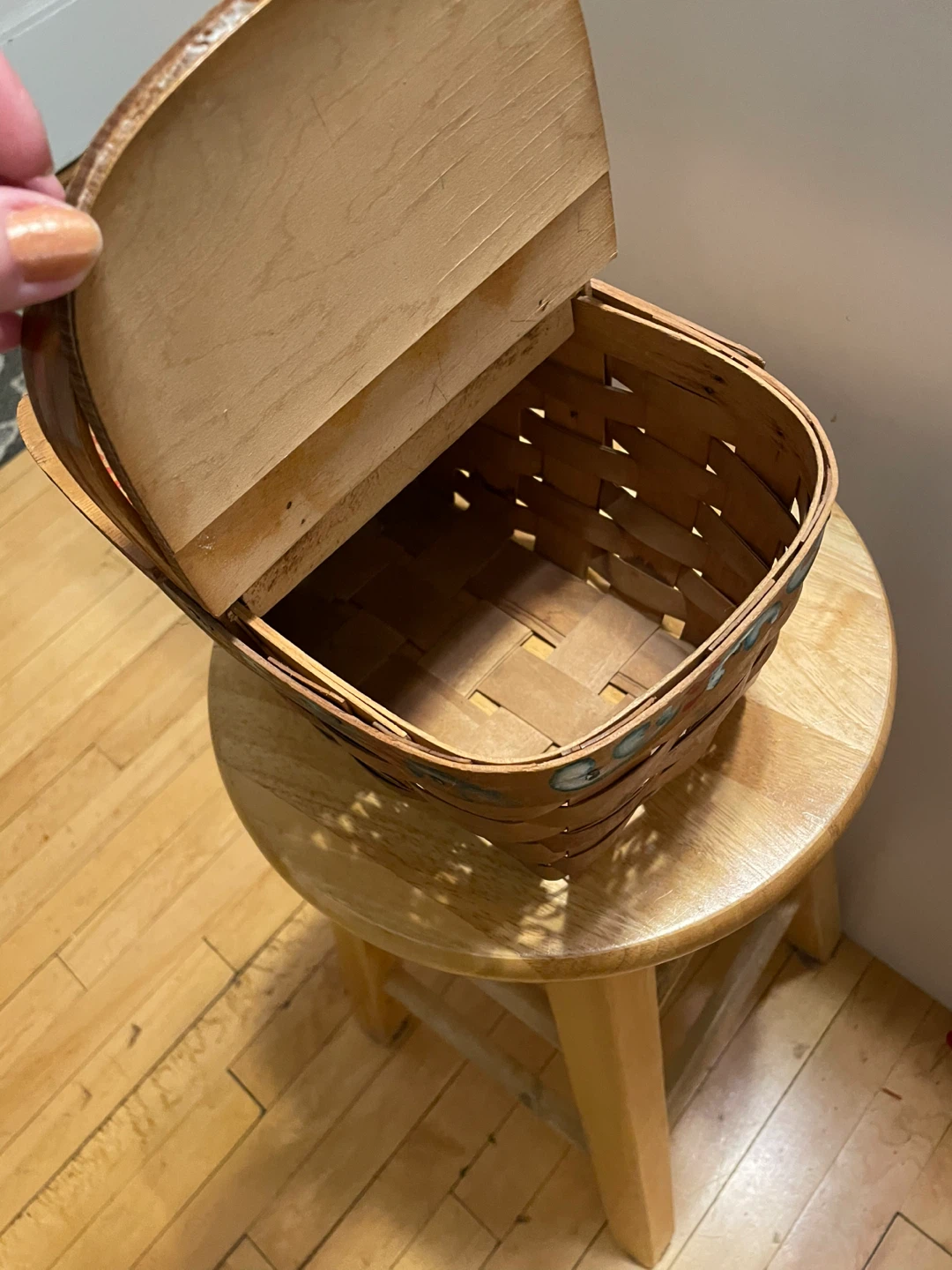Dorothy’s Toto Hand-Painted Wooden Picnic Basket with Lid - photo 4