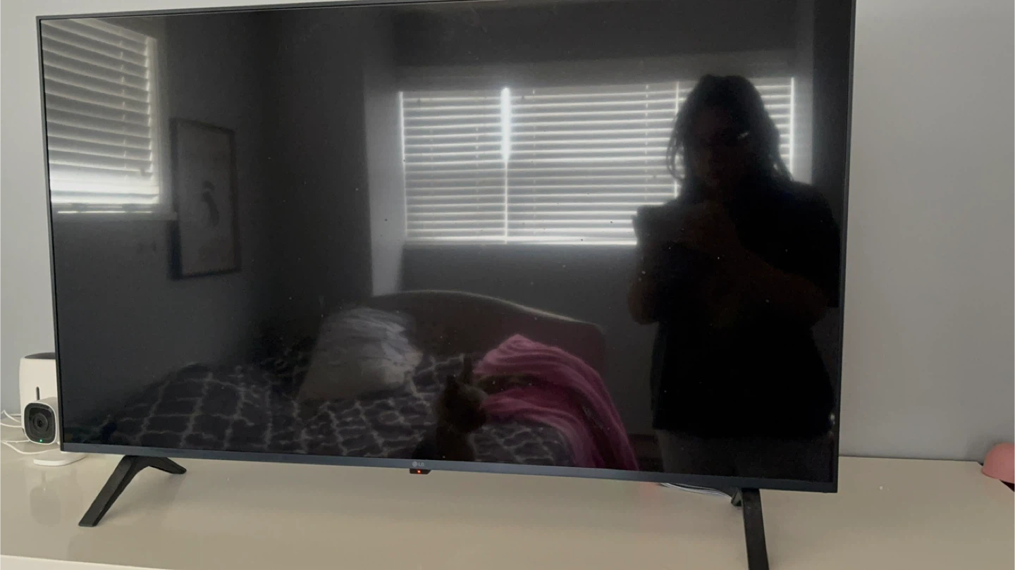 LG 43” 4K Smart TV - photo 2