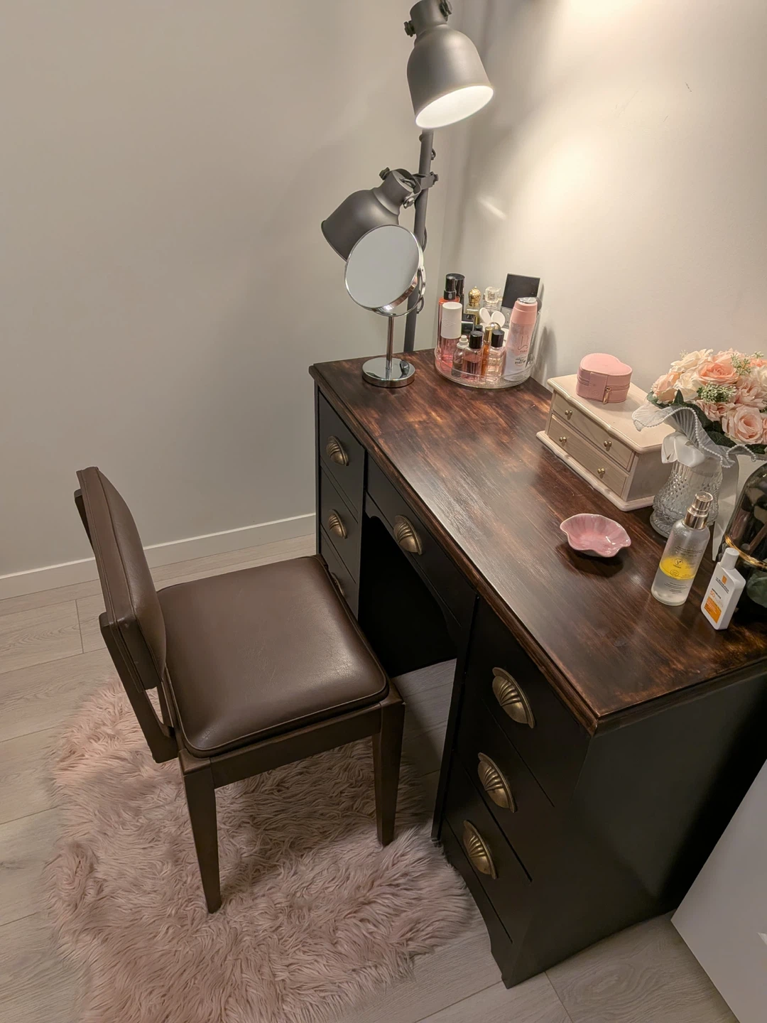 Vintage Accent Chair – Warm Brown Leather Look Solid Wood - photo 3