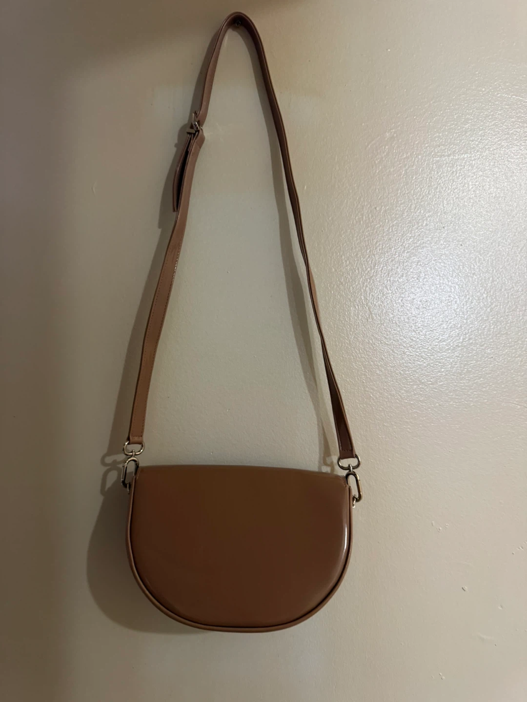 SMARTHAZEL Tan Patent Leather Saddle Bag. 🥕 - photo 4