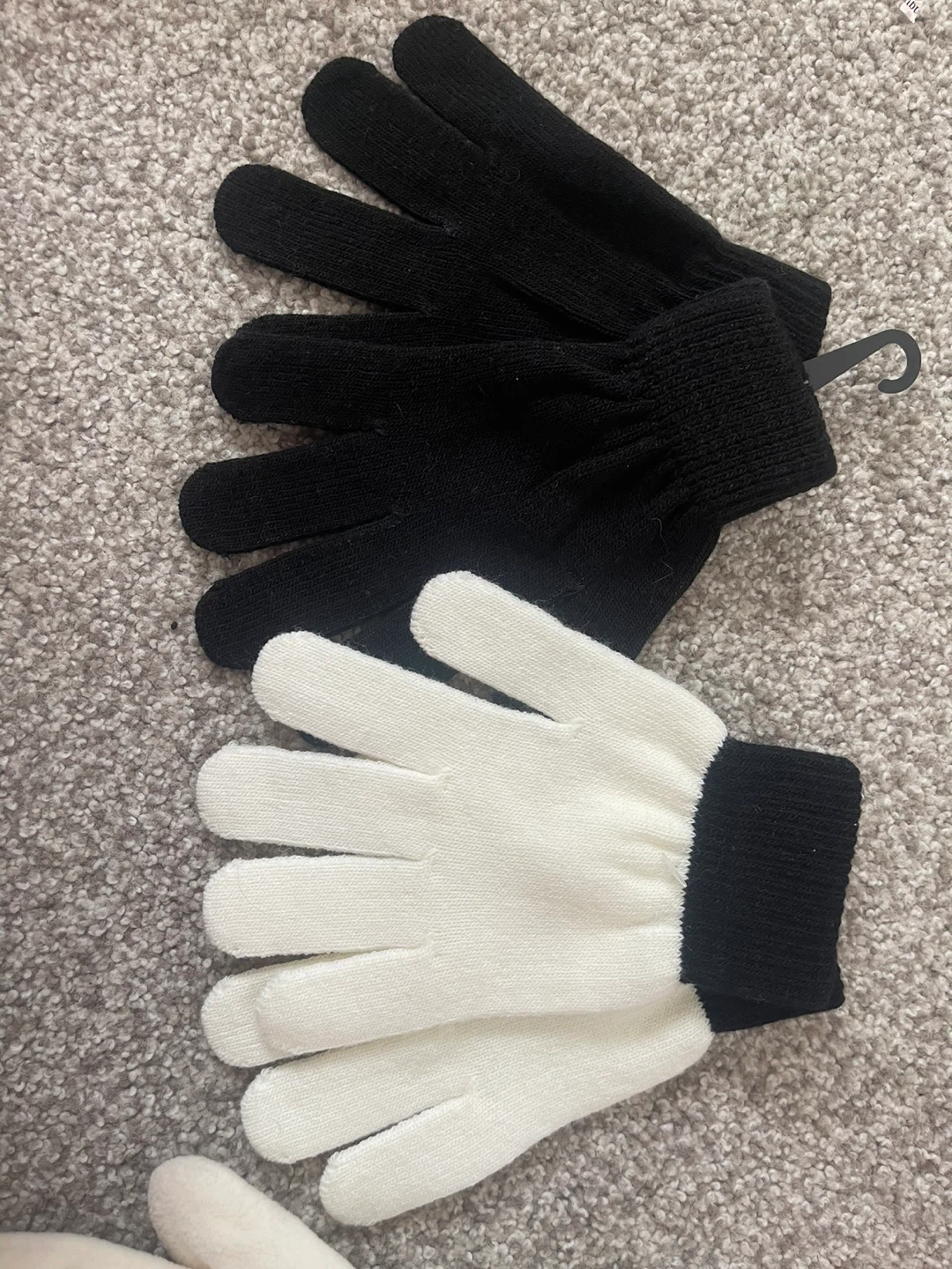 Bench Beanie Hat with Bobble & Thinsulate Gloves 🥕 - photo 5