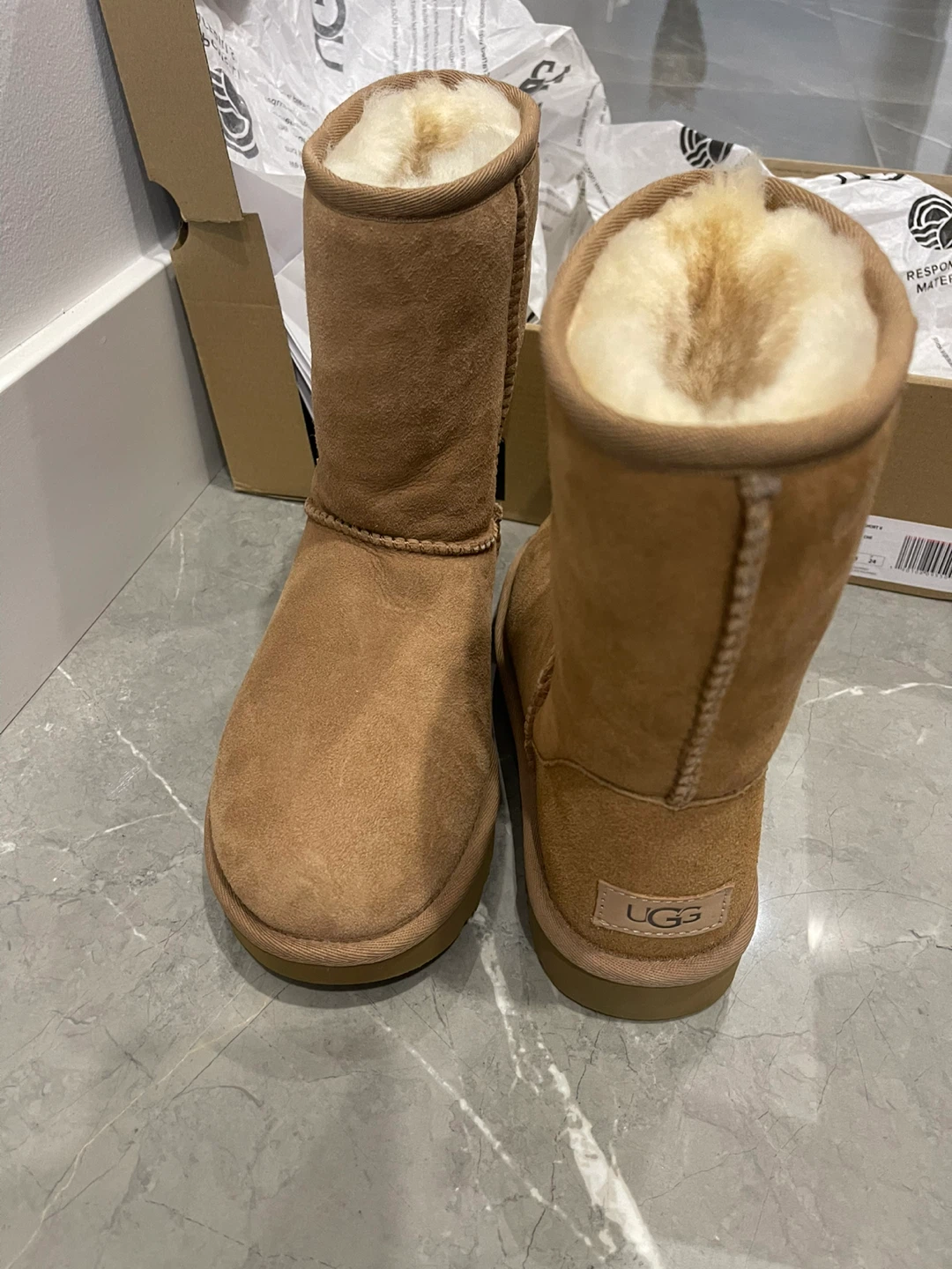 UGG Classic Short II Boots - Women's Size 7 🥕 - photo 3