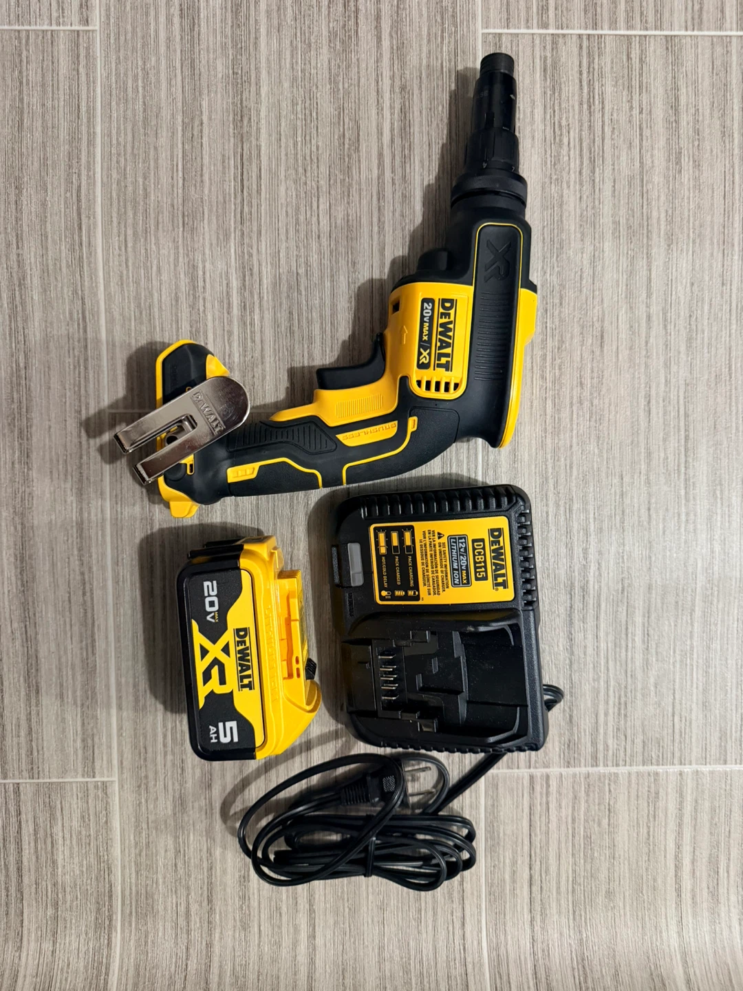 DEWALT 20V MAX Cordless Screwgun with 5.0Ah
