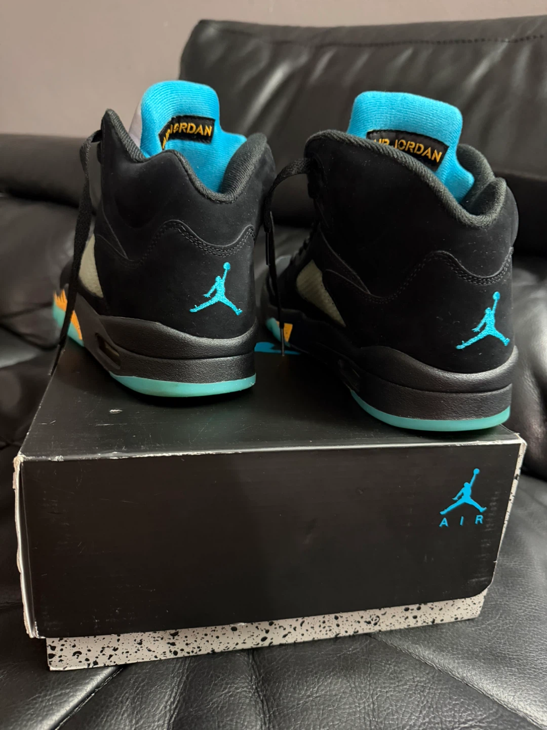 Air Jordan 5 Retro Black & Aquatone - Size US 9.5 - photo 3