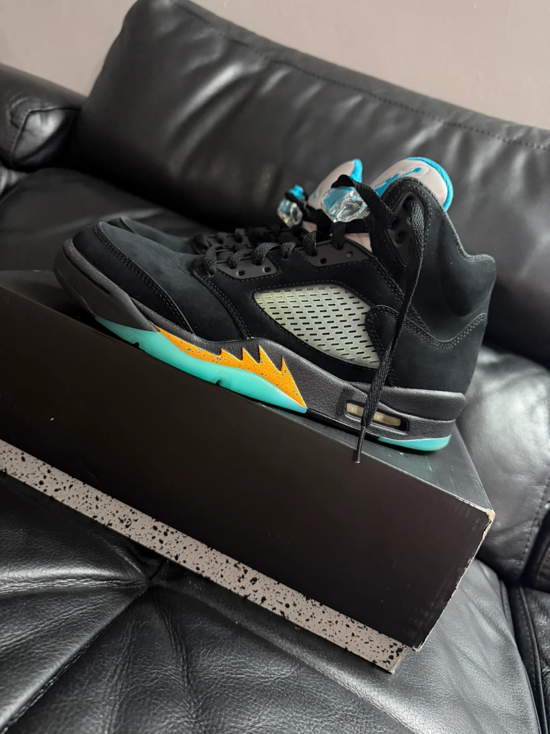 Air Jordan 5 Retro Black & Aquatone - Size US 9.5