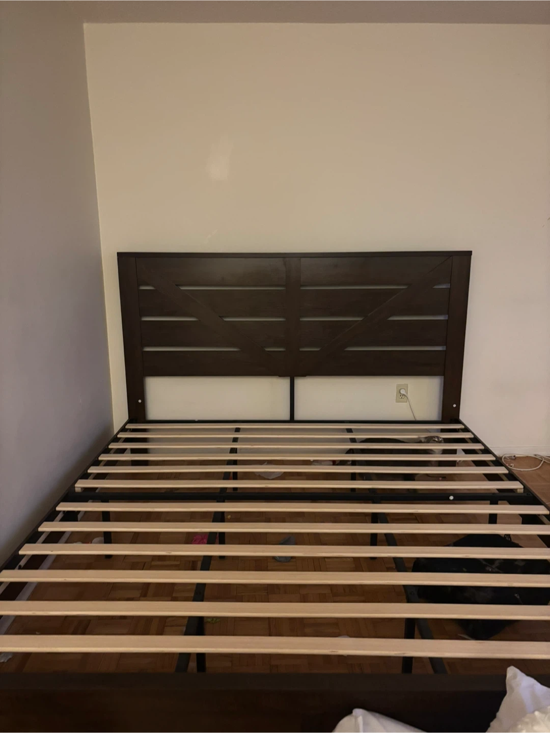 MOVING : NEED GONE ASAP❗️- Wayfair King Size Bed Frame - photo 2