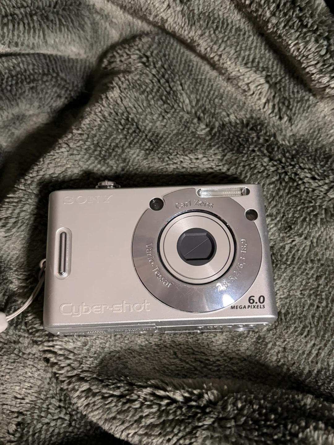 Sony Cyber-shot DSC-W30 6.0 MP Digital Camera