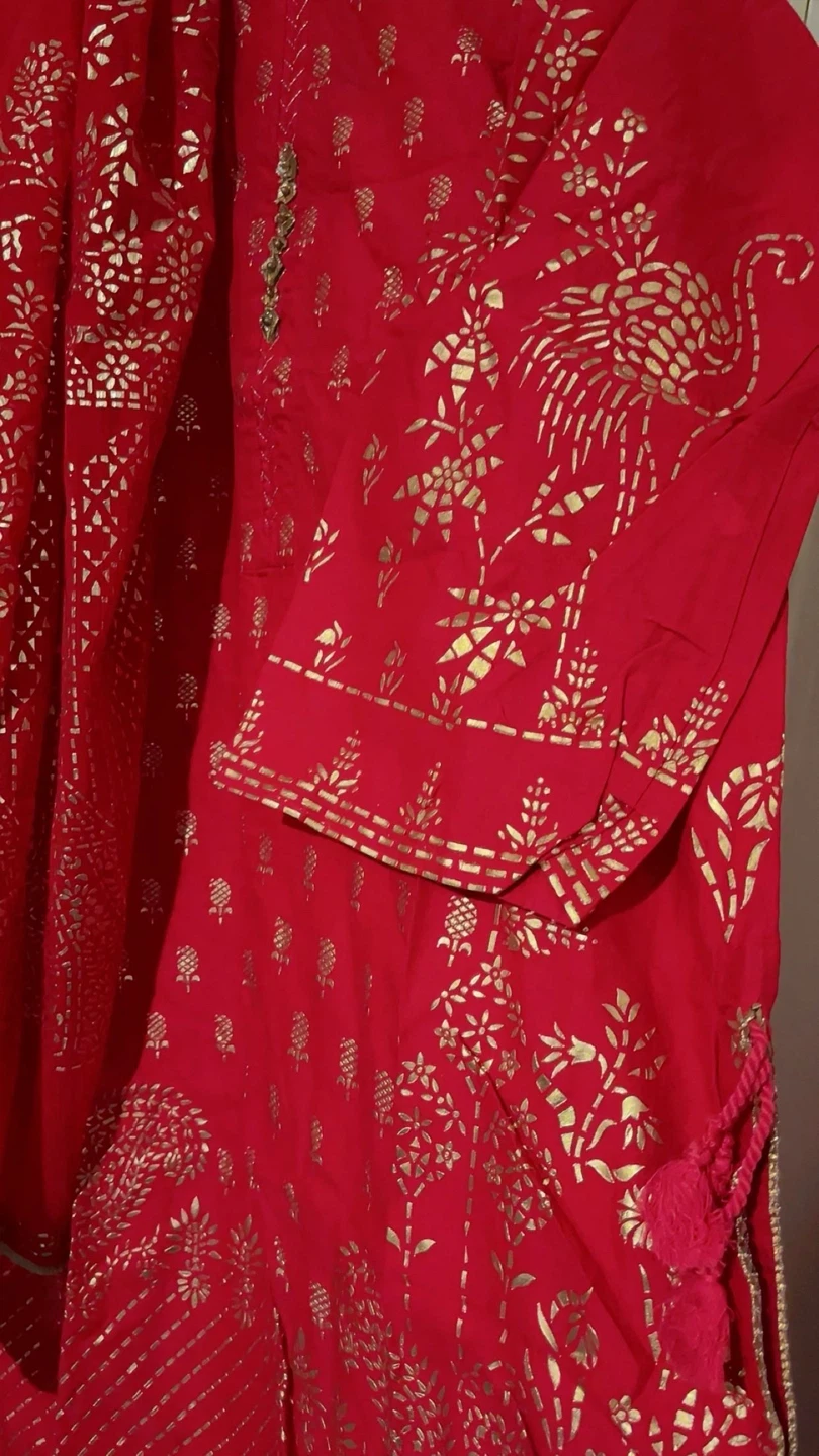 Pakistani J. Red 3 piece chikekari Kurta shalwar with Gold work - photo 3