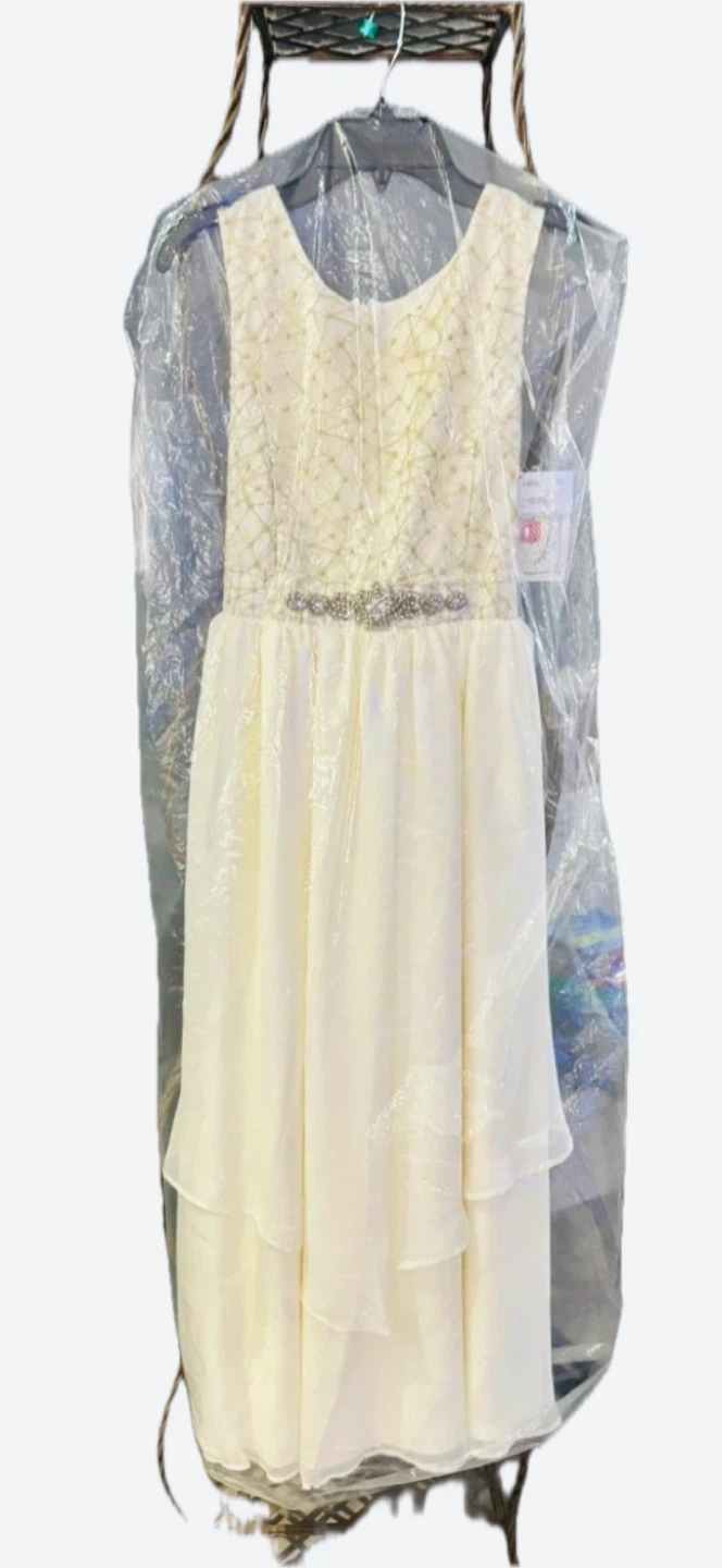 SIZE 16 ~ Beautiful Girl’s Ivory Dress/Gown. ~ Make an offer 😊