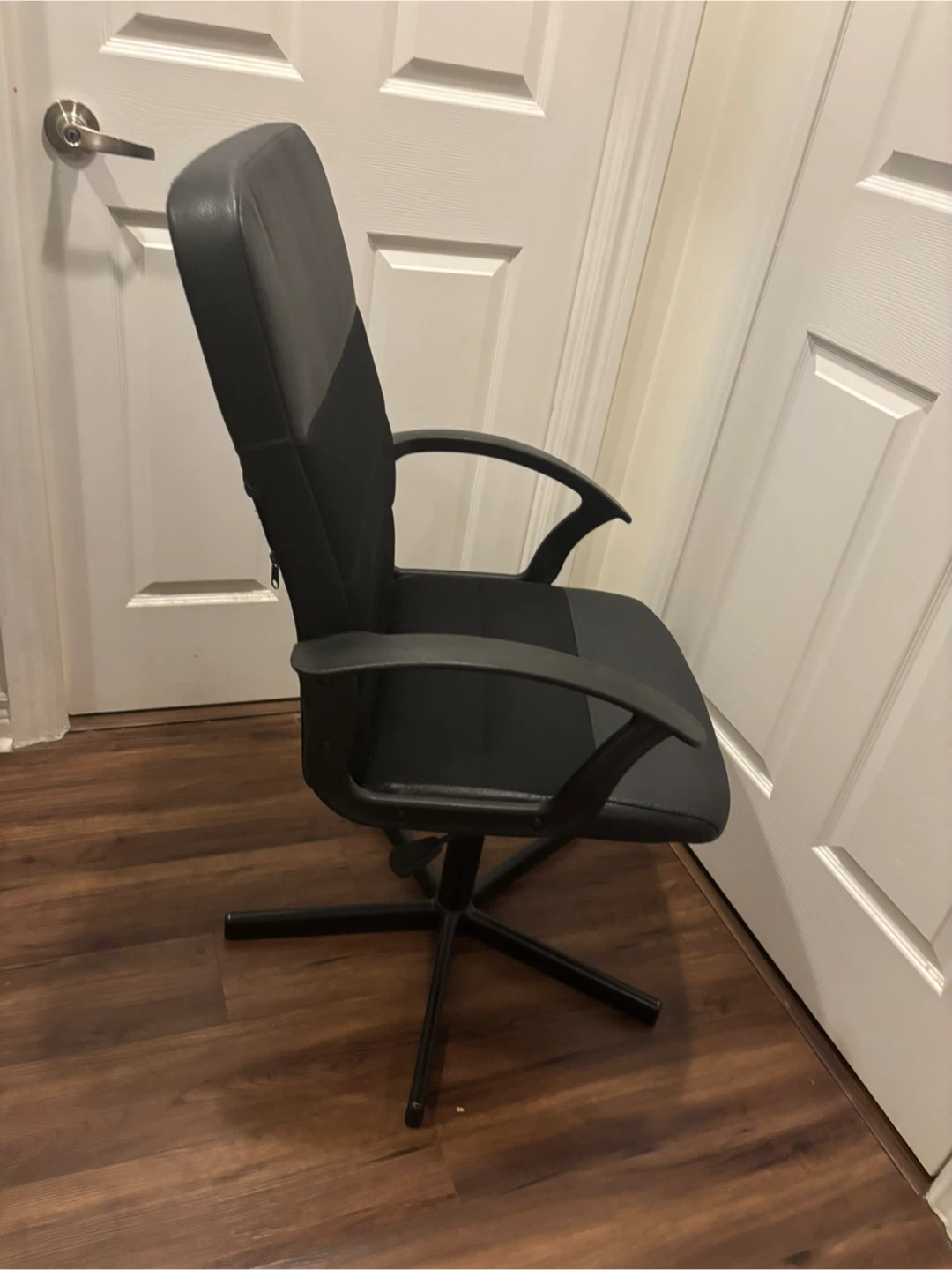 moving sale - ikea Black Office Chair - photo 2