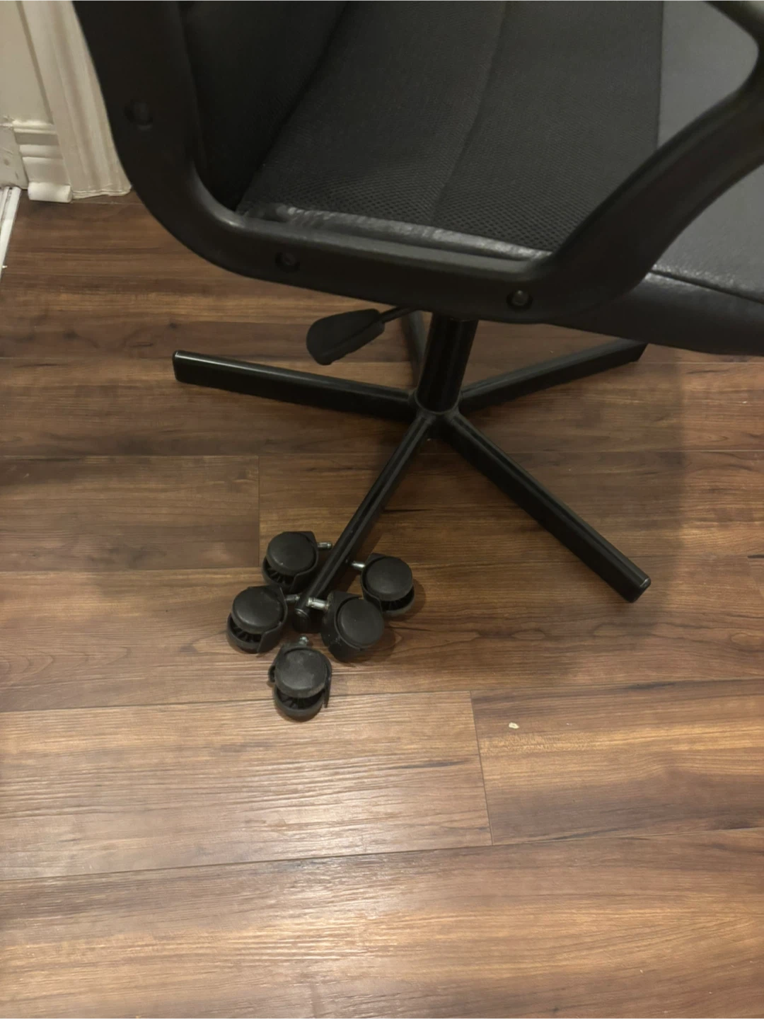 moving sale - ikea Black Office Chair - photo 3