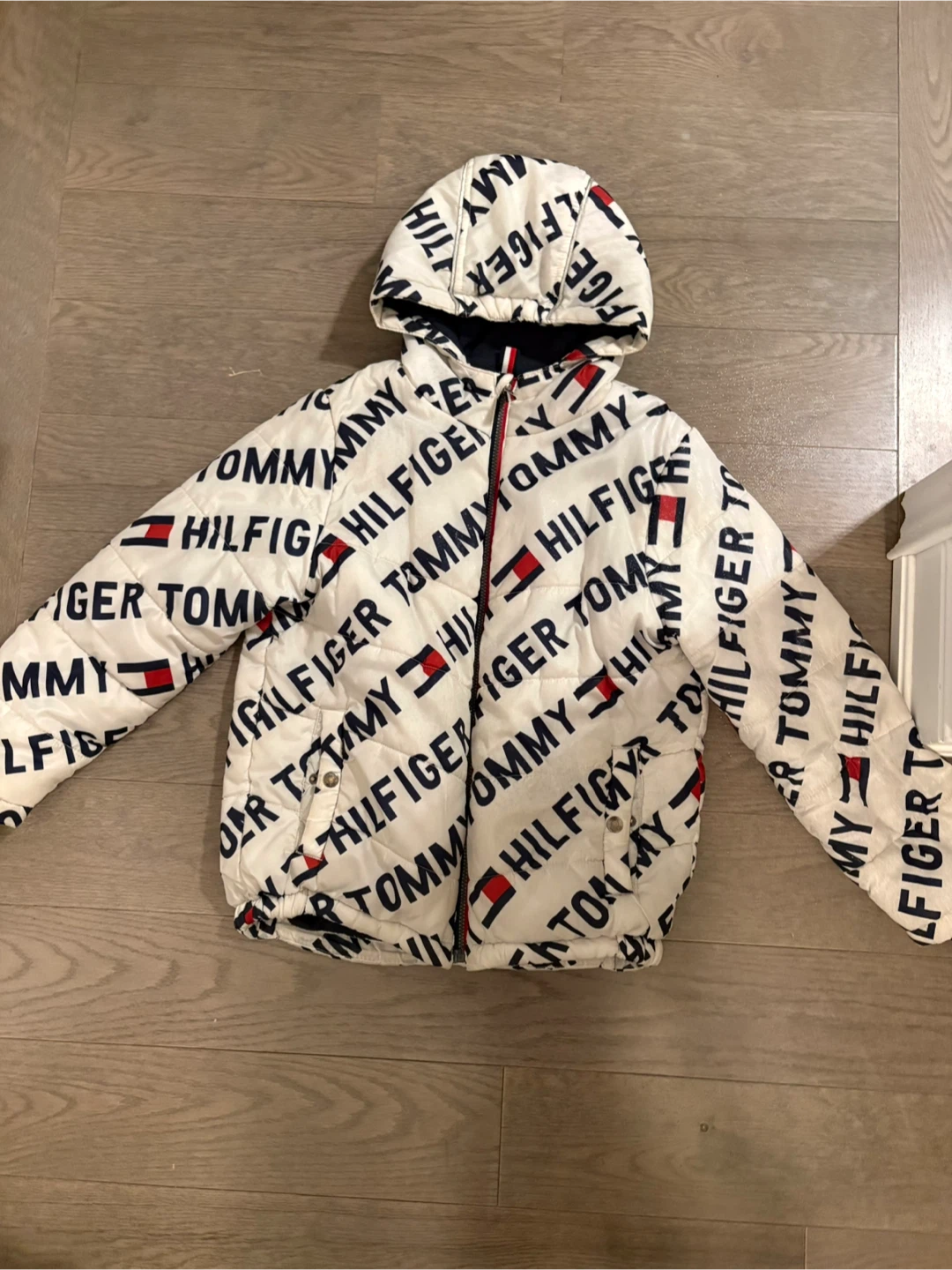 Cropped Tommy Hilfiger All-Over Logo Puffer Jacket