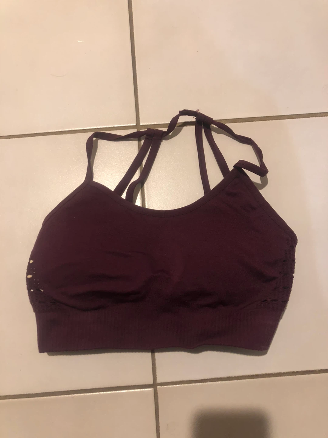Sports Bra - Size M , but feels like S 🥕