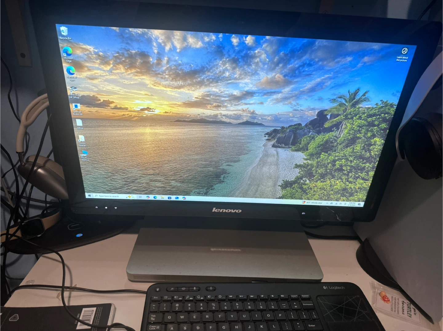 Lenovo All-in-One Computer Monitor - photo 2