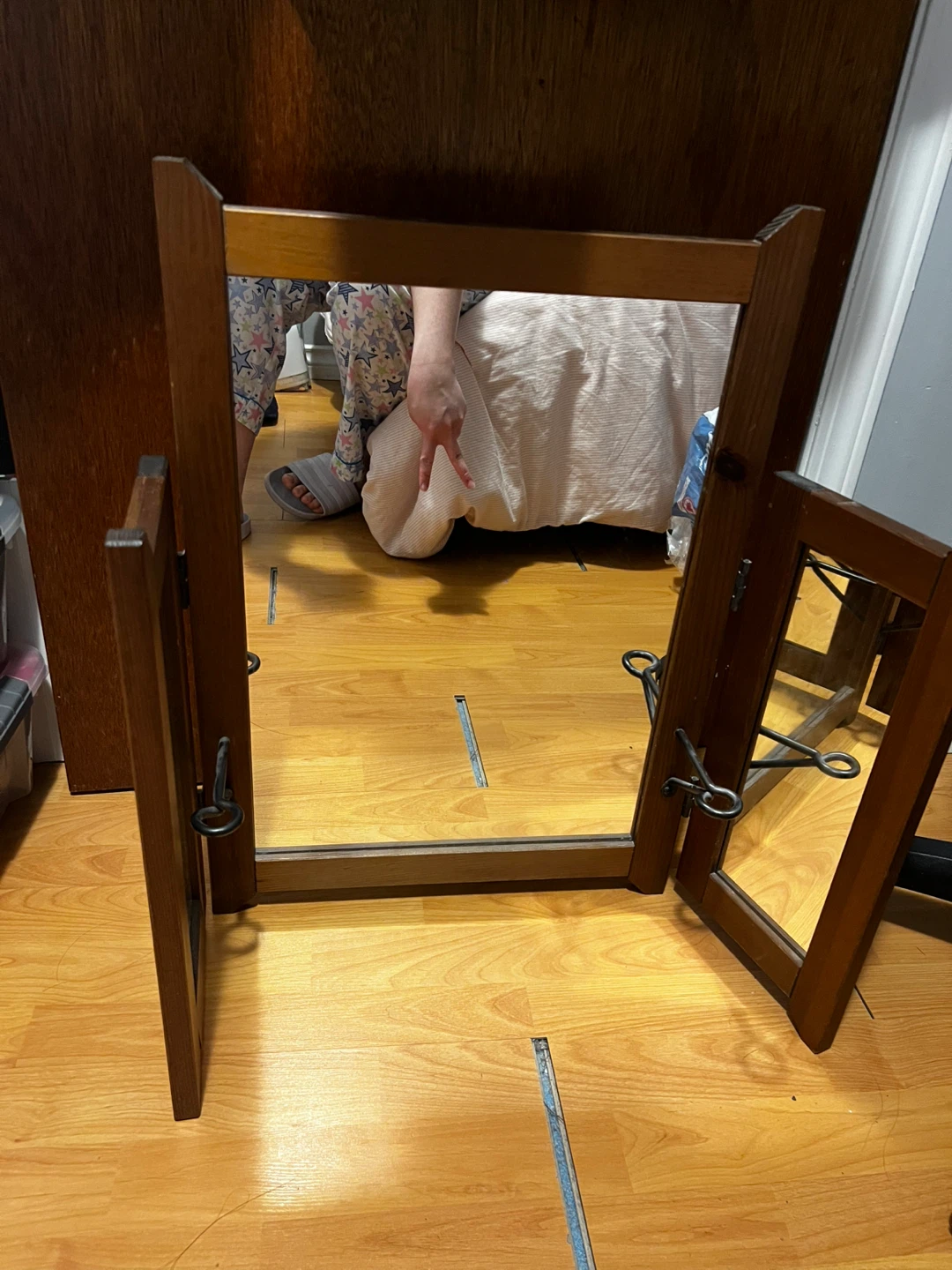 Wooden Tri-fold Vanity Mirror 🥕