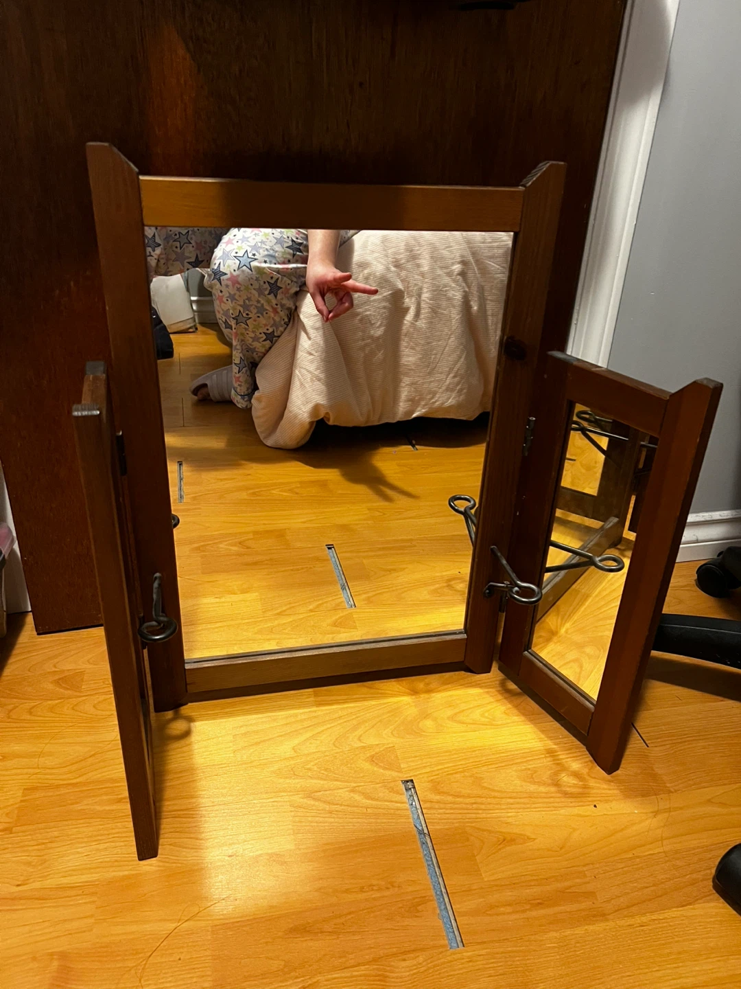 Wooden Tri-fold Vanity Mirror 🥕 - photo 2