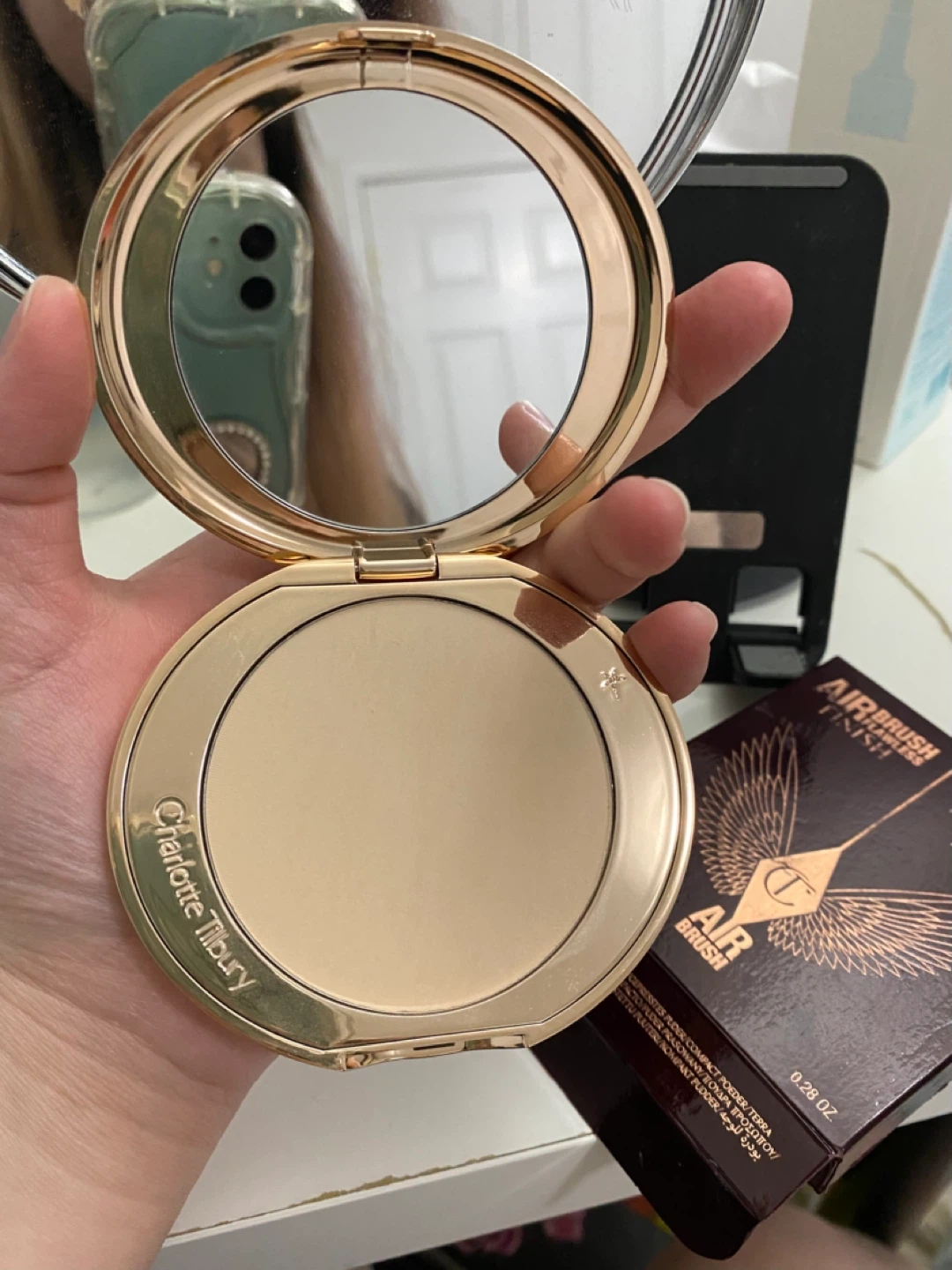 Charlotte Tilbury Airbrush Flawless Finish Powder - photo 2
