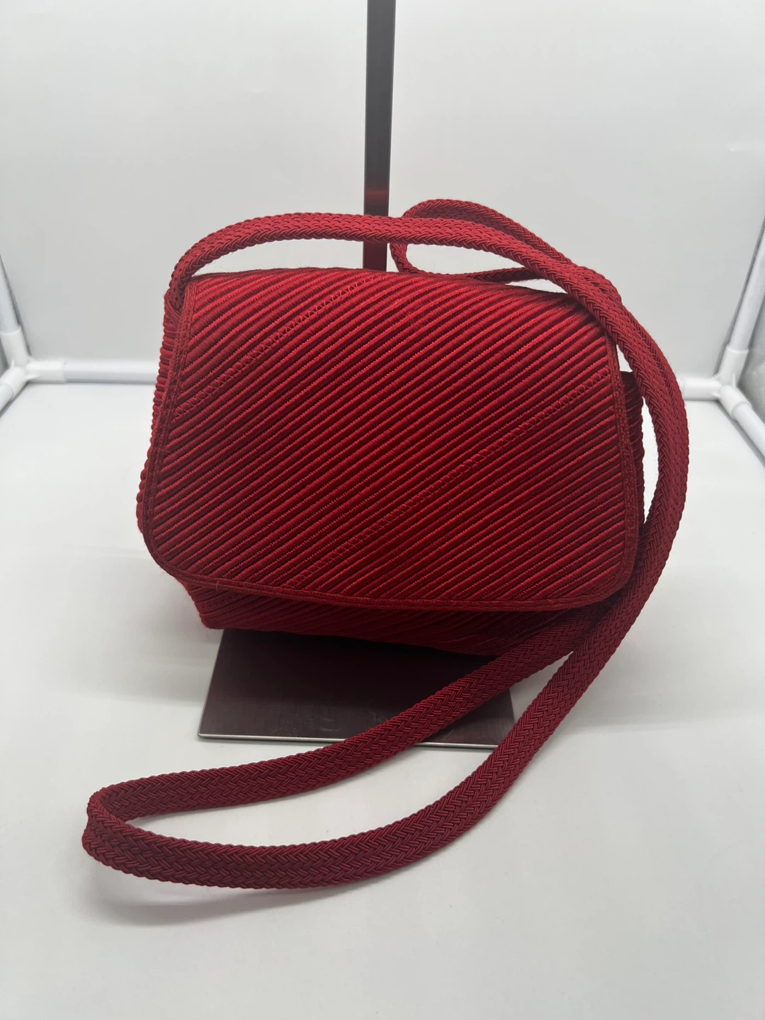 DE VECCHI VINTAGE Red Woven Fabric Small Crossbody Bag