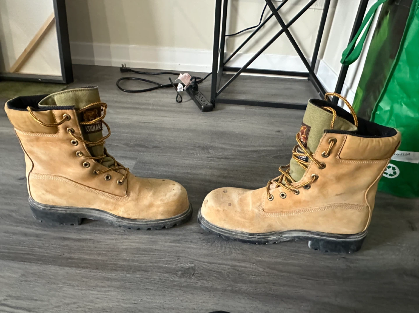 Kodiak Work Boots Size 110W - photo 2