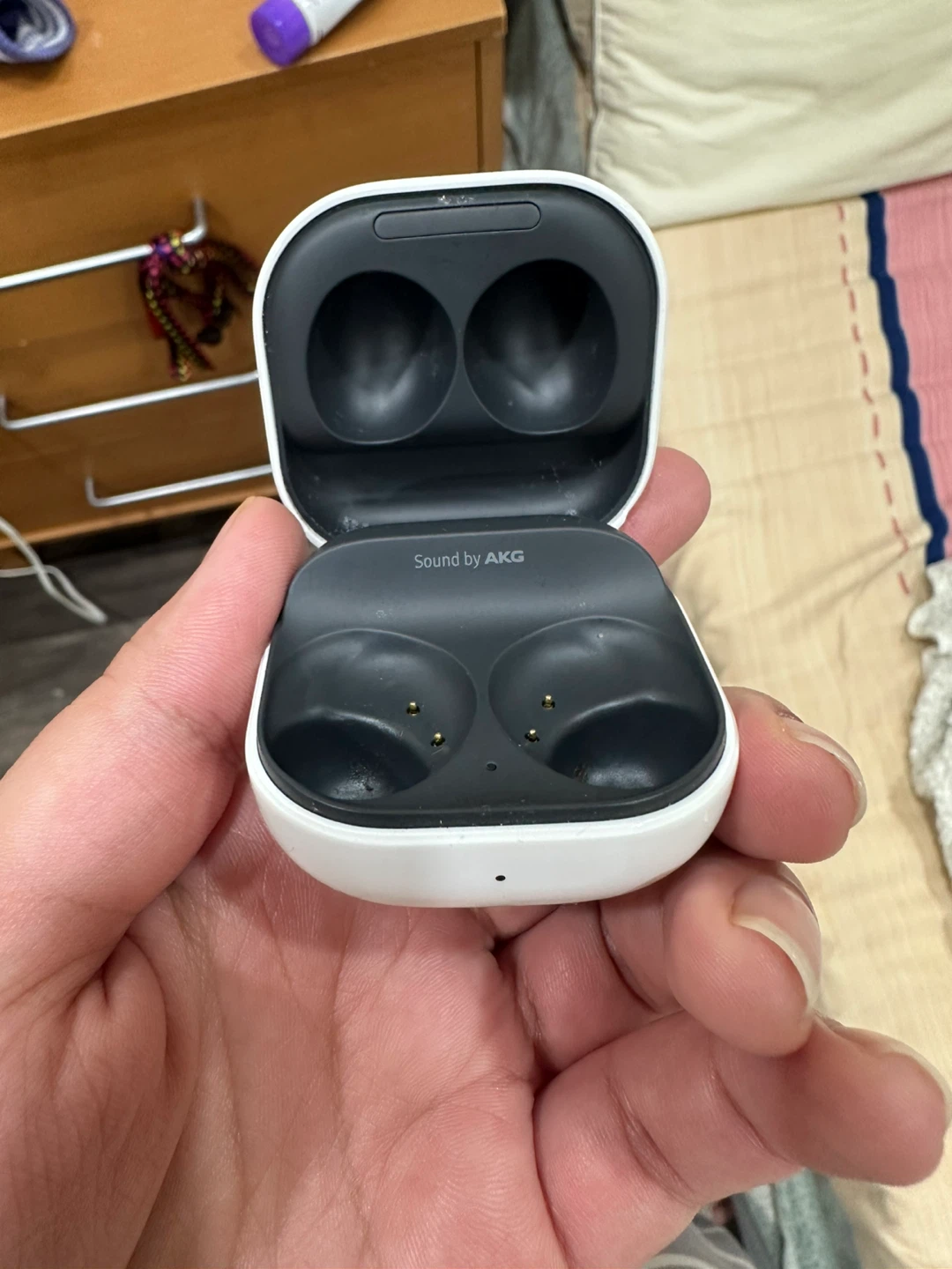 Samsung Galaxy Buds Pro Charging Case - photo 3