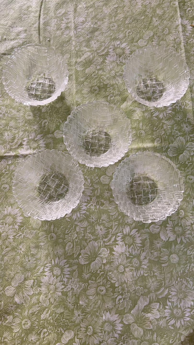 Set of 5 Vintage Indiana Glass "Weavetex" Bowls