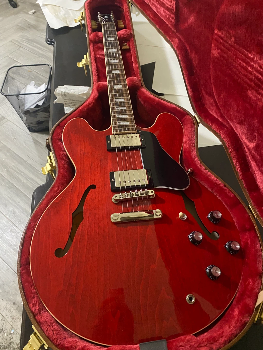 Gibson ES-335 Electric Guitar - Cherry Red