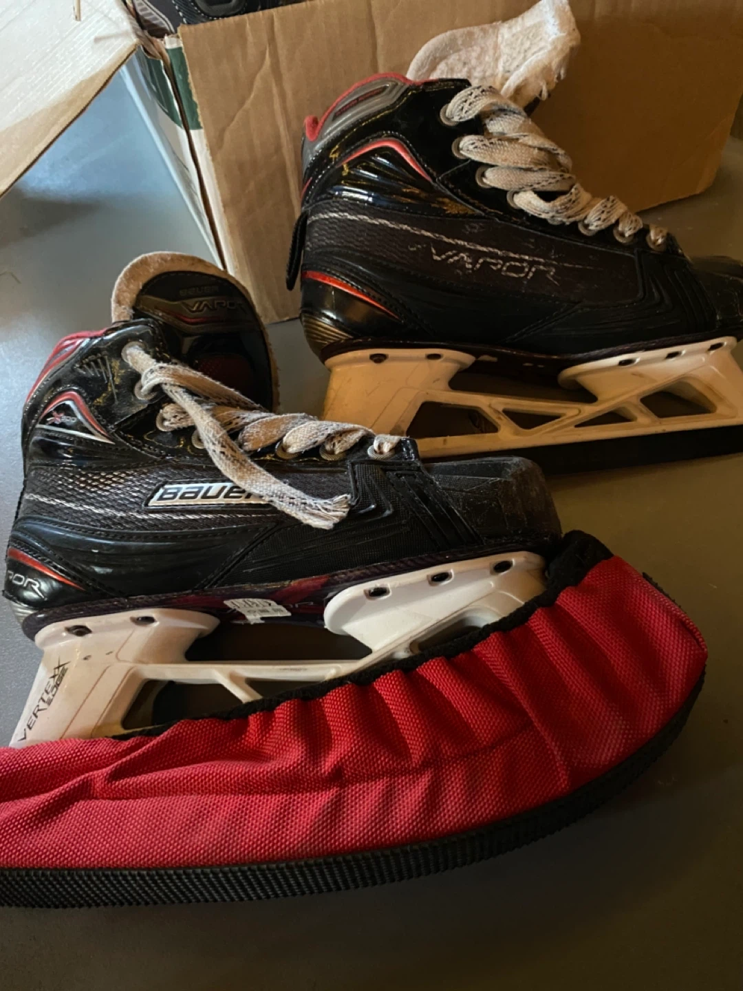Bauer Vapour Hockey Skates 🥕