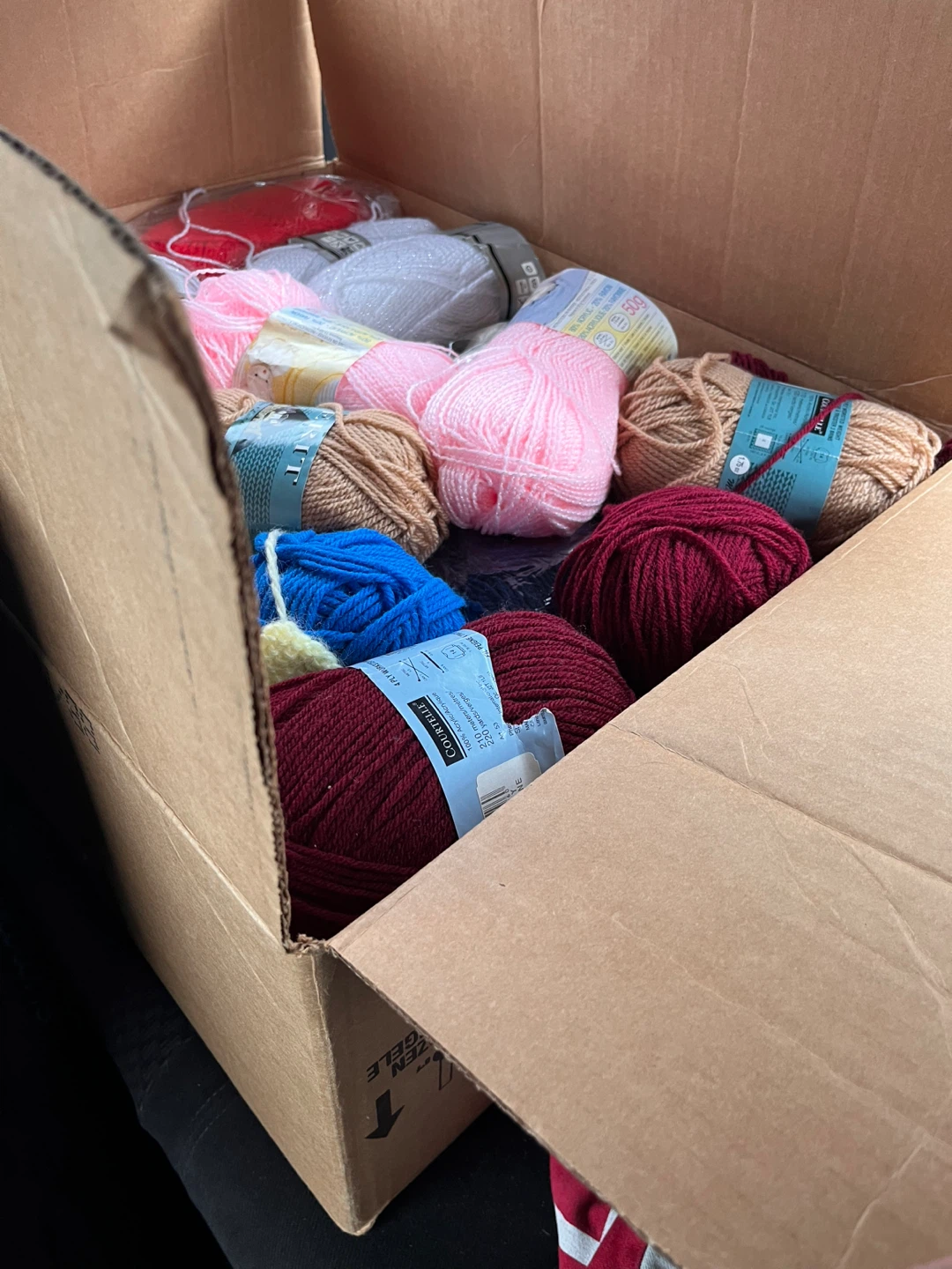 Box of yarns - photo 2