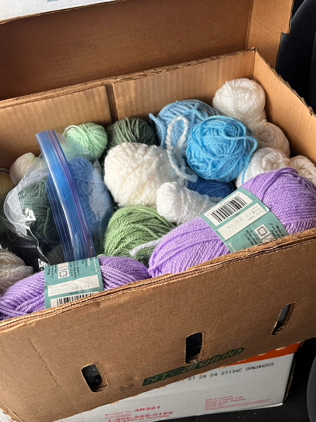 Box of yarns - photo 5