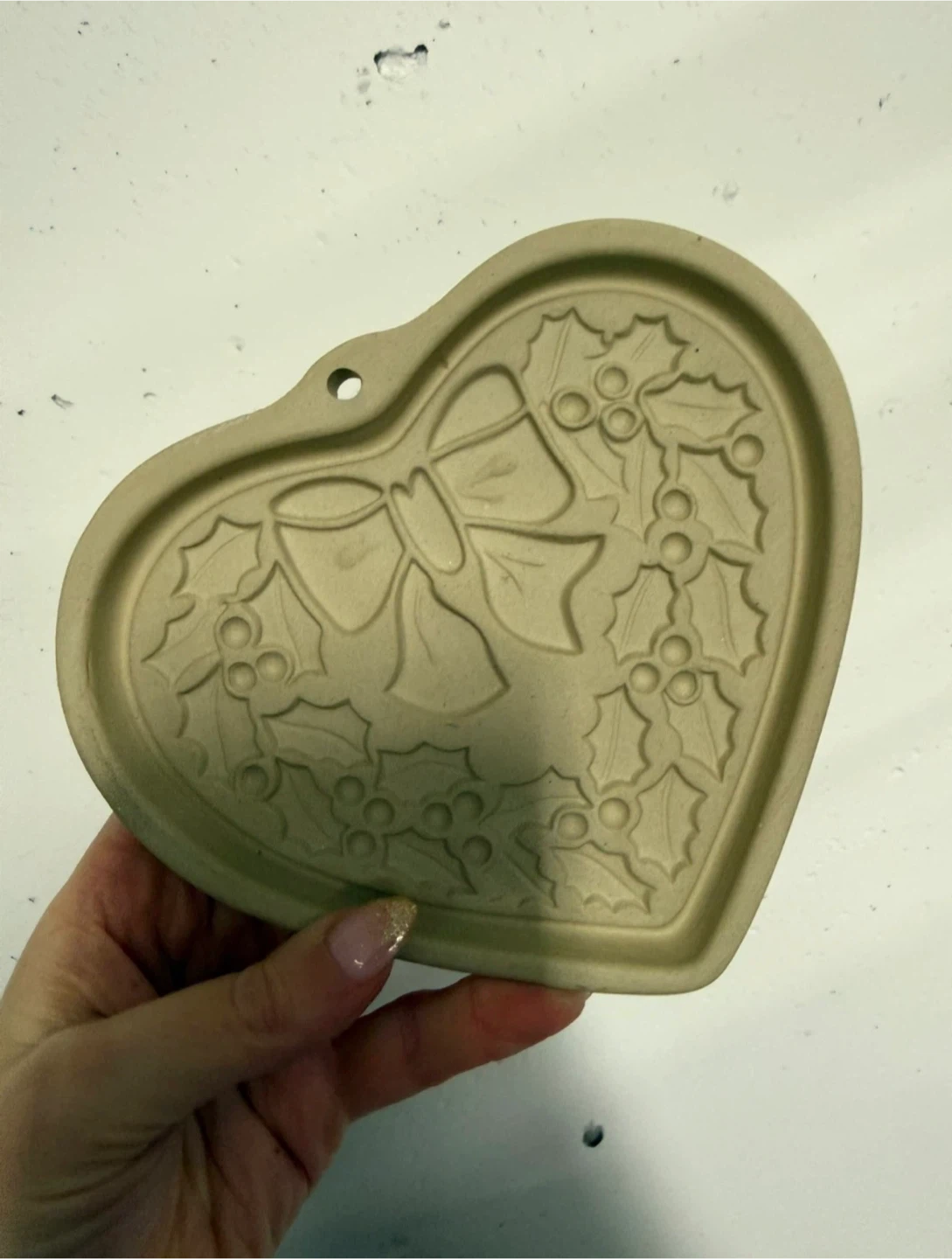 New Pampered Chef Winter Wreath Heart Stoneware Limited Edition