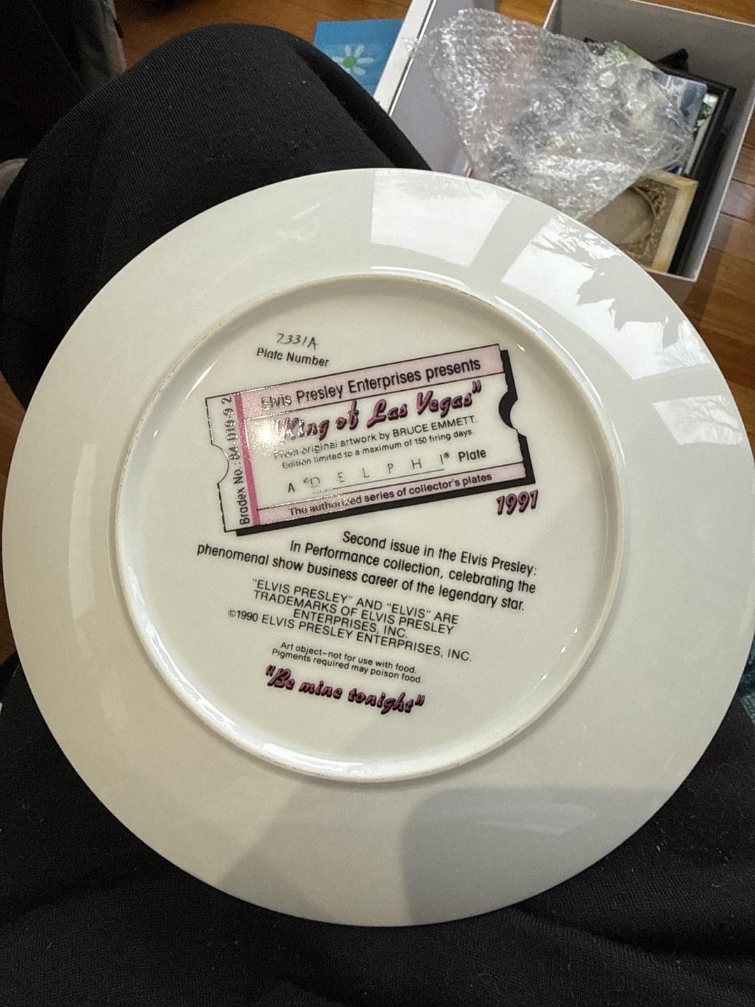 Elvis Presley "King of Las Vegas" Collector Plate - photo 2