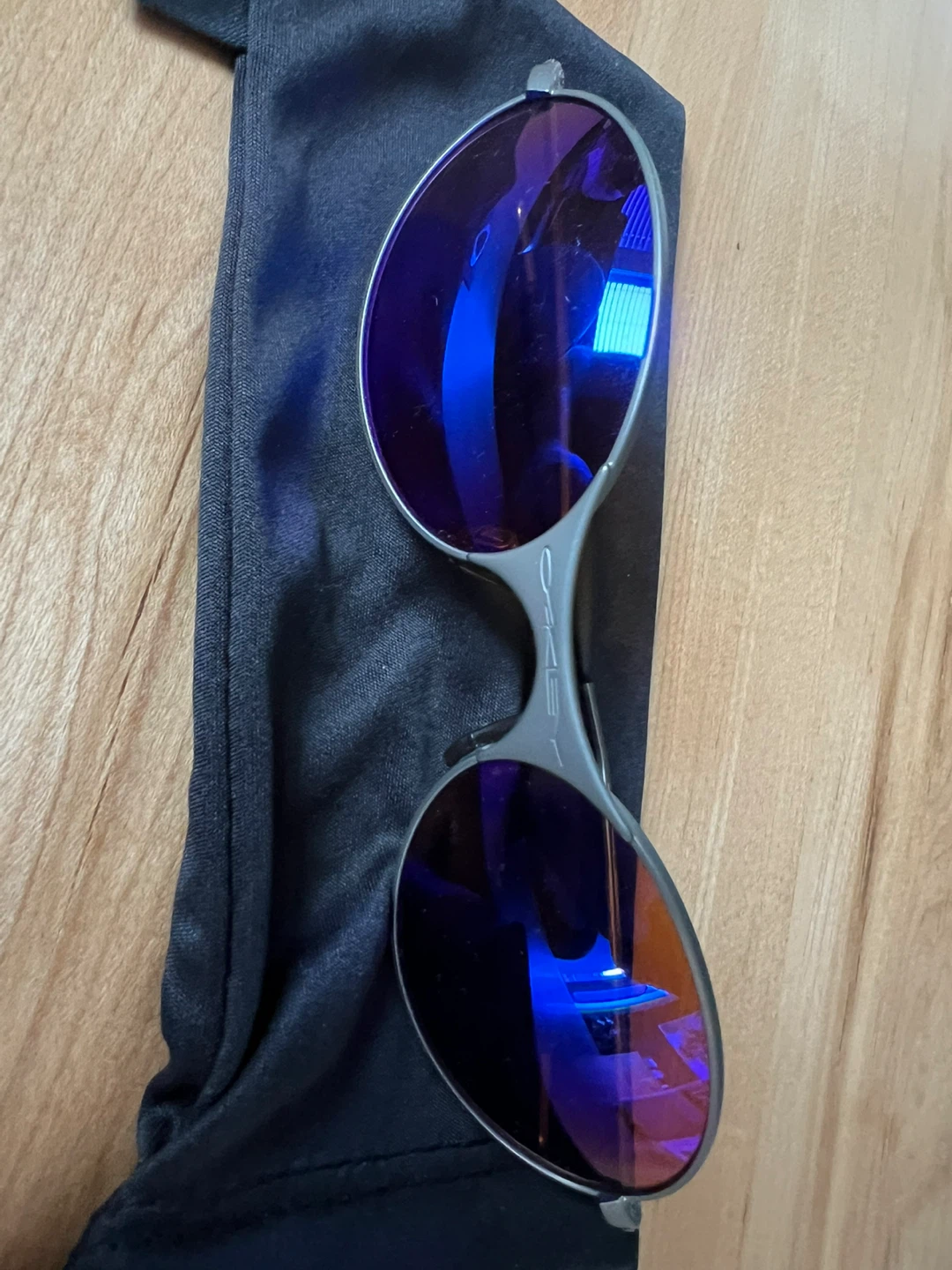 Oakley Sunglasses with Pouch - photo 3