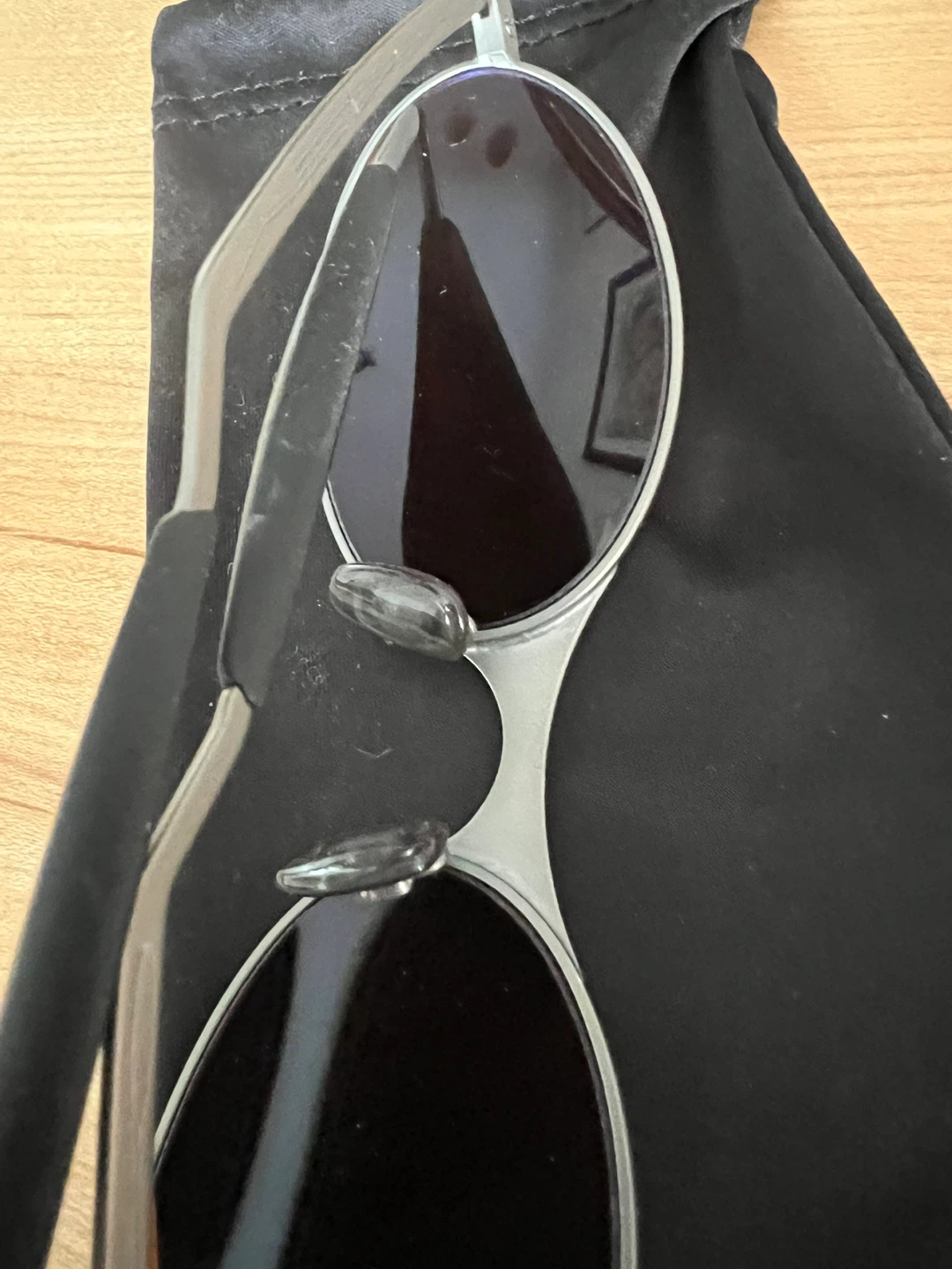 Oakley Sunglasses with Pouch - photo 5