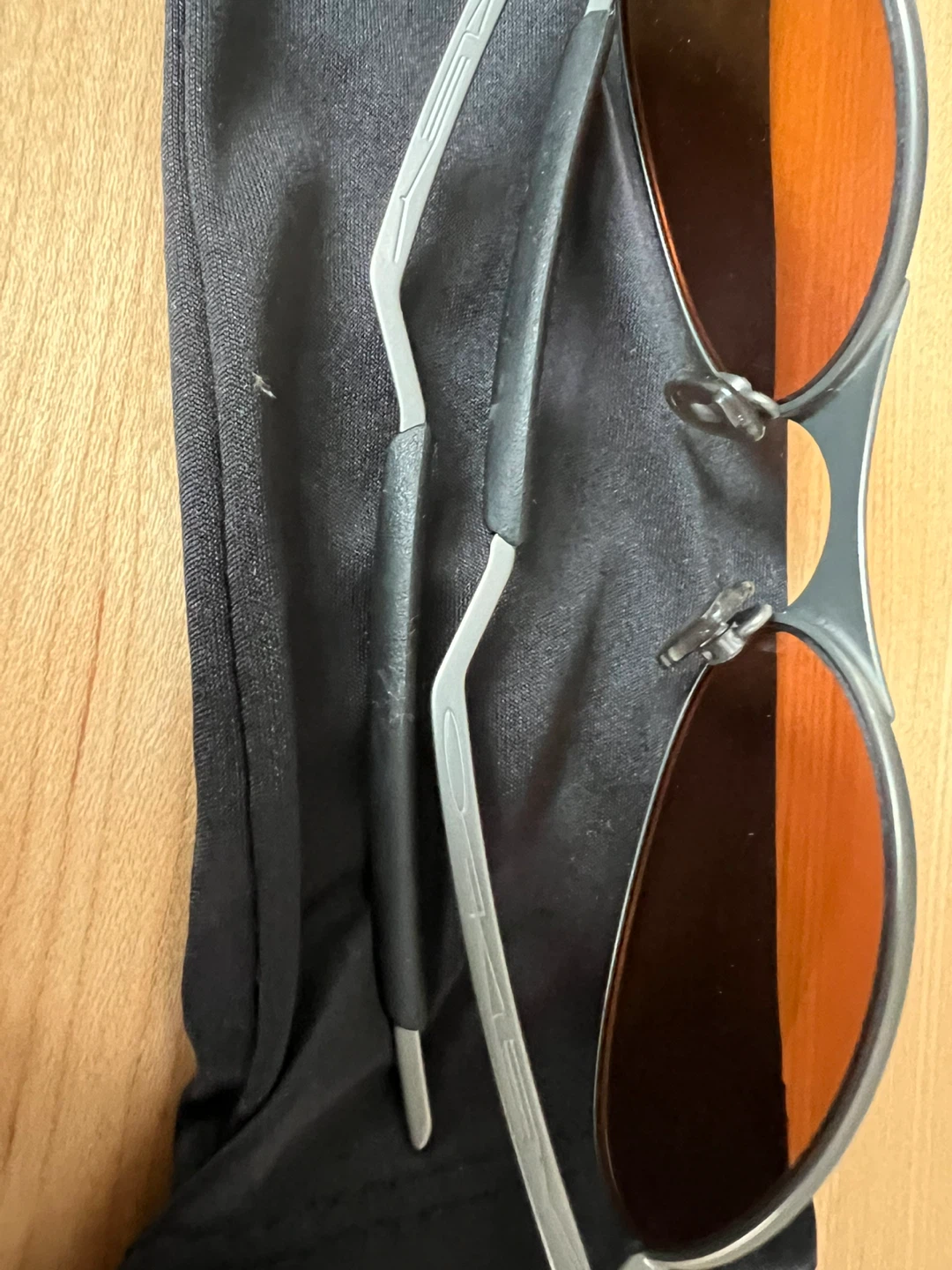 Oakley Sunglasses with Pouch - photo 4